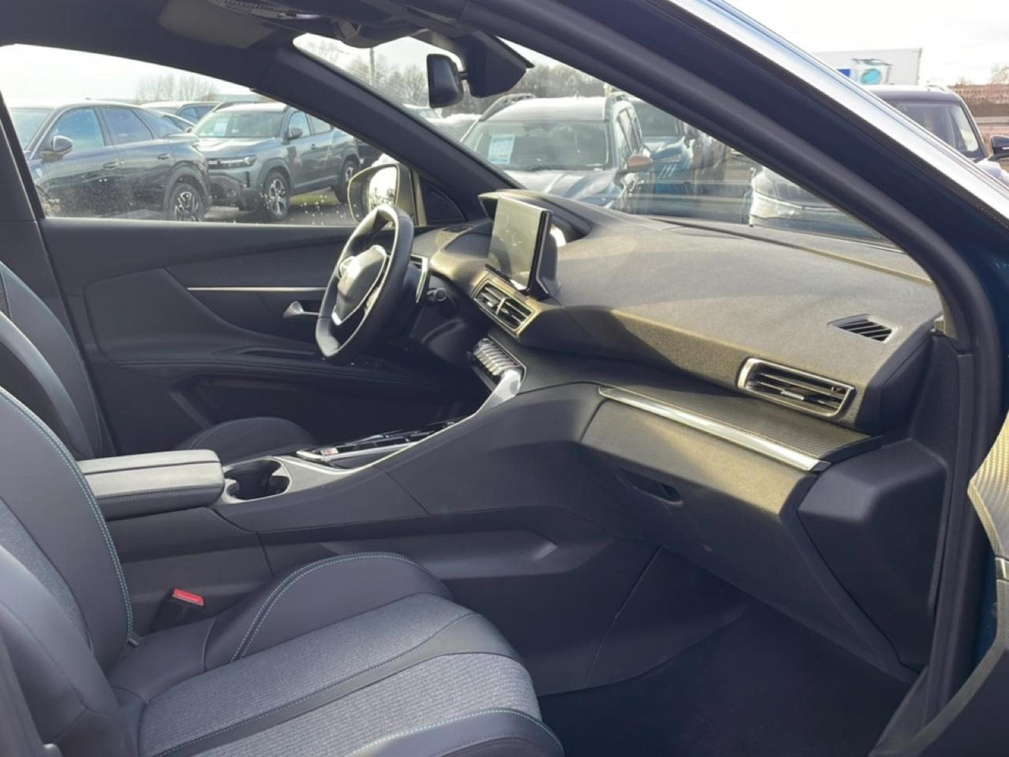 Peugeot 3008 PLUG-IN HYBRID 180 ALLURE PACK E-EAT8 (2024) - Photo 11
