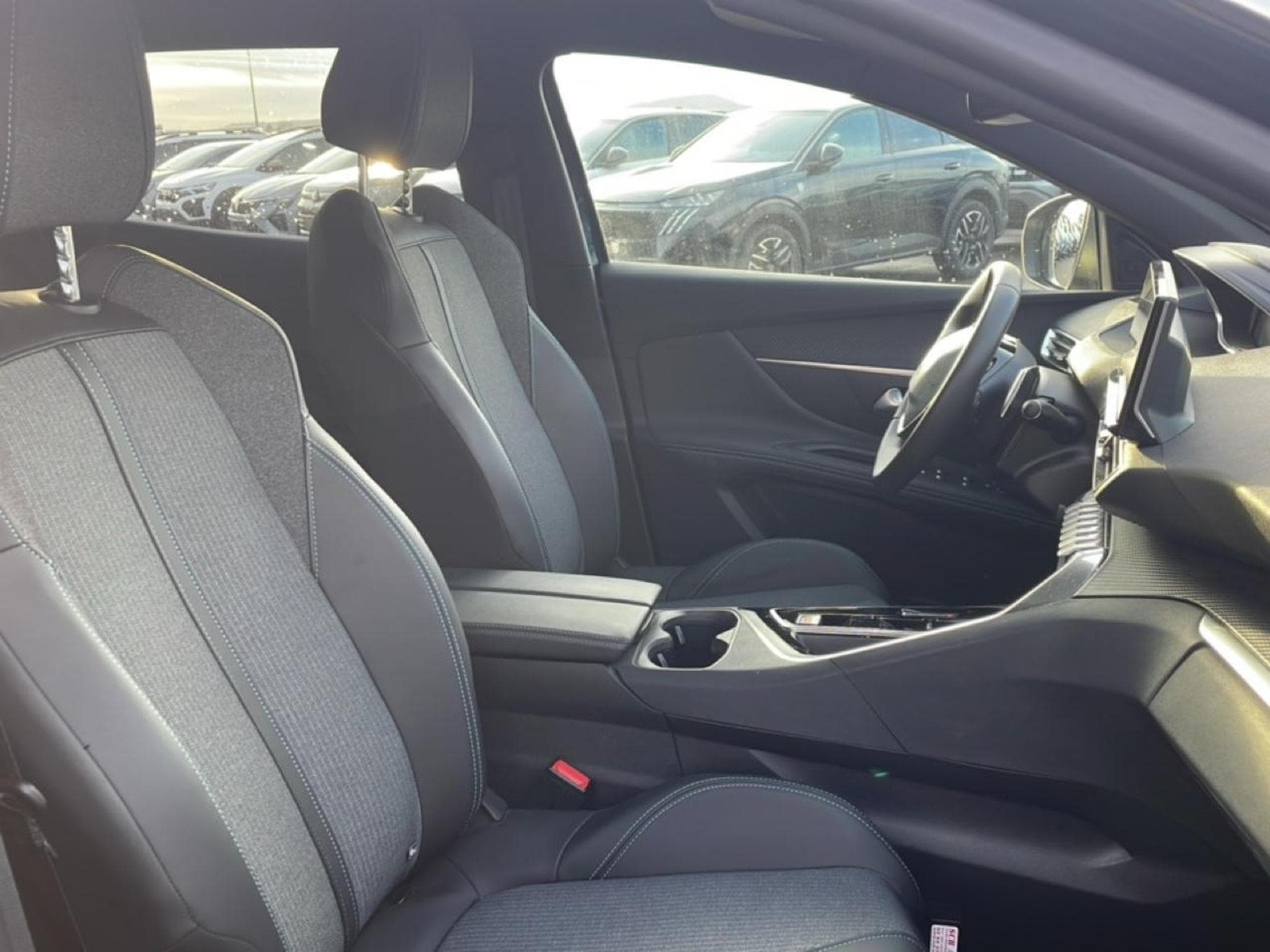 Peugeot 3008 PLUG-IN HYBRID 180 ALLURE PACK E-EAT8 (2024) - Photo 12