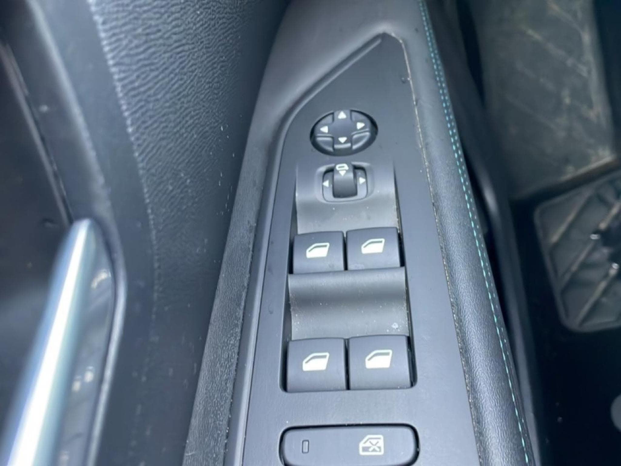 Peugeot 3008 PLUG-IN HYBRID 180 ALLURE PACK E-EAT8 (2024) - Photo 14