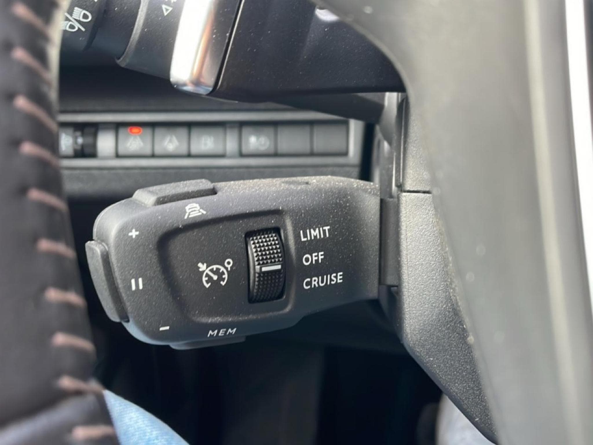 Peugeot 3008 PLUG-IN HYBRID 180 ALLURE PACK E-EAT8 (2024) - Photo 19