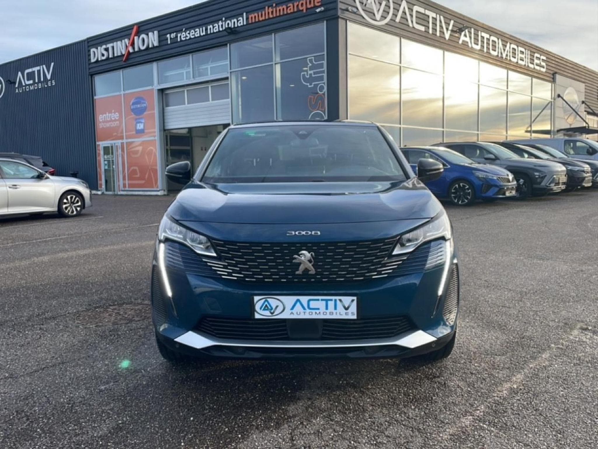 Peugeot 3008 PLUG-IN HYBRID 180 ALLURE PACK E-EAT8 (2024) - Photo 2