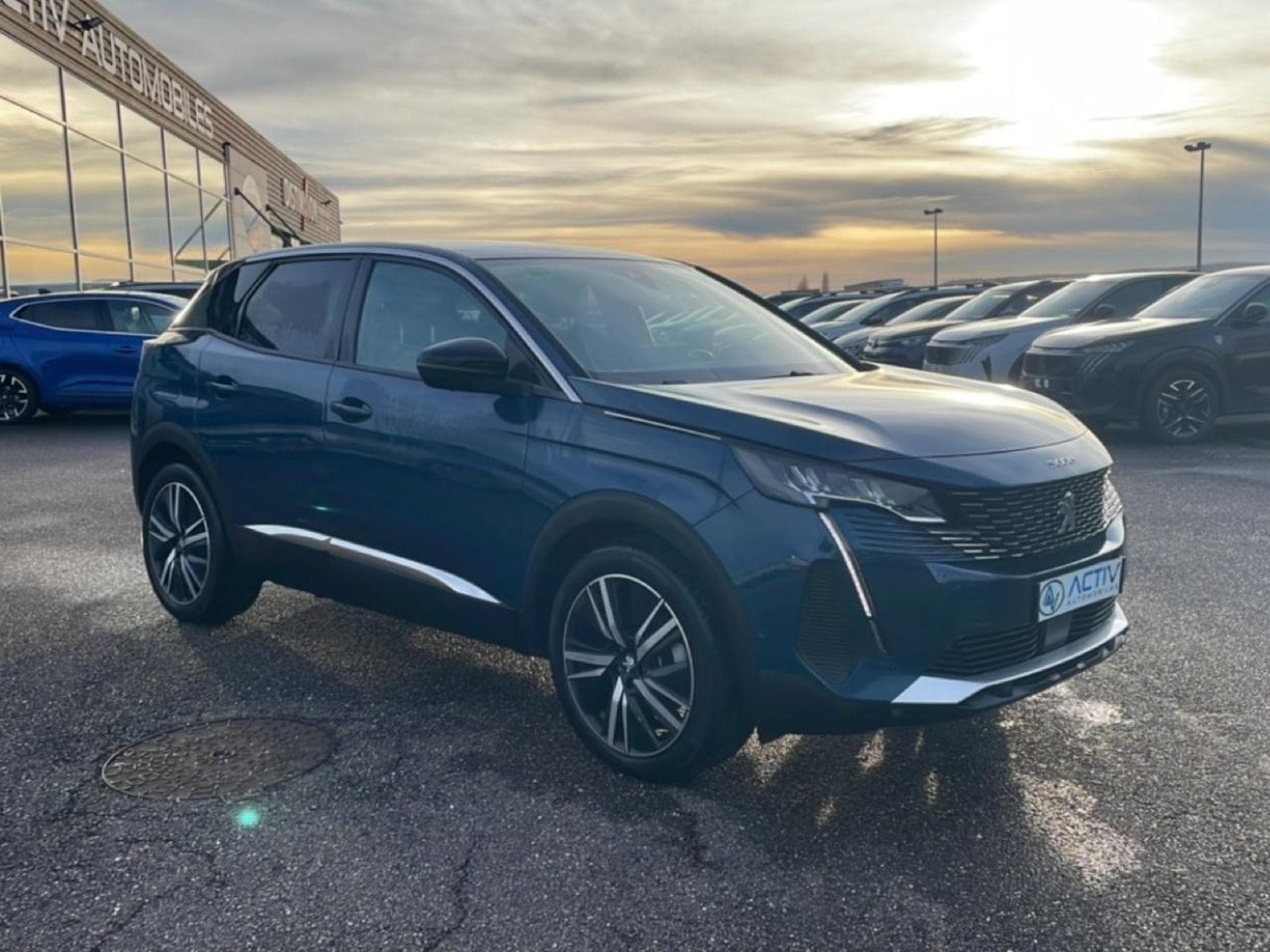 Peugeot 3008 PLUG-IN HYBRID 180 ALLURE PACK E-EAT8 (2024) - Photo 3