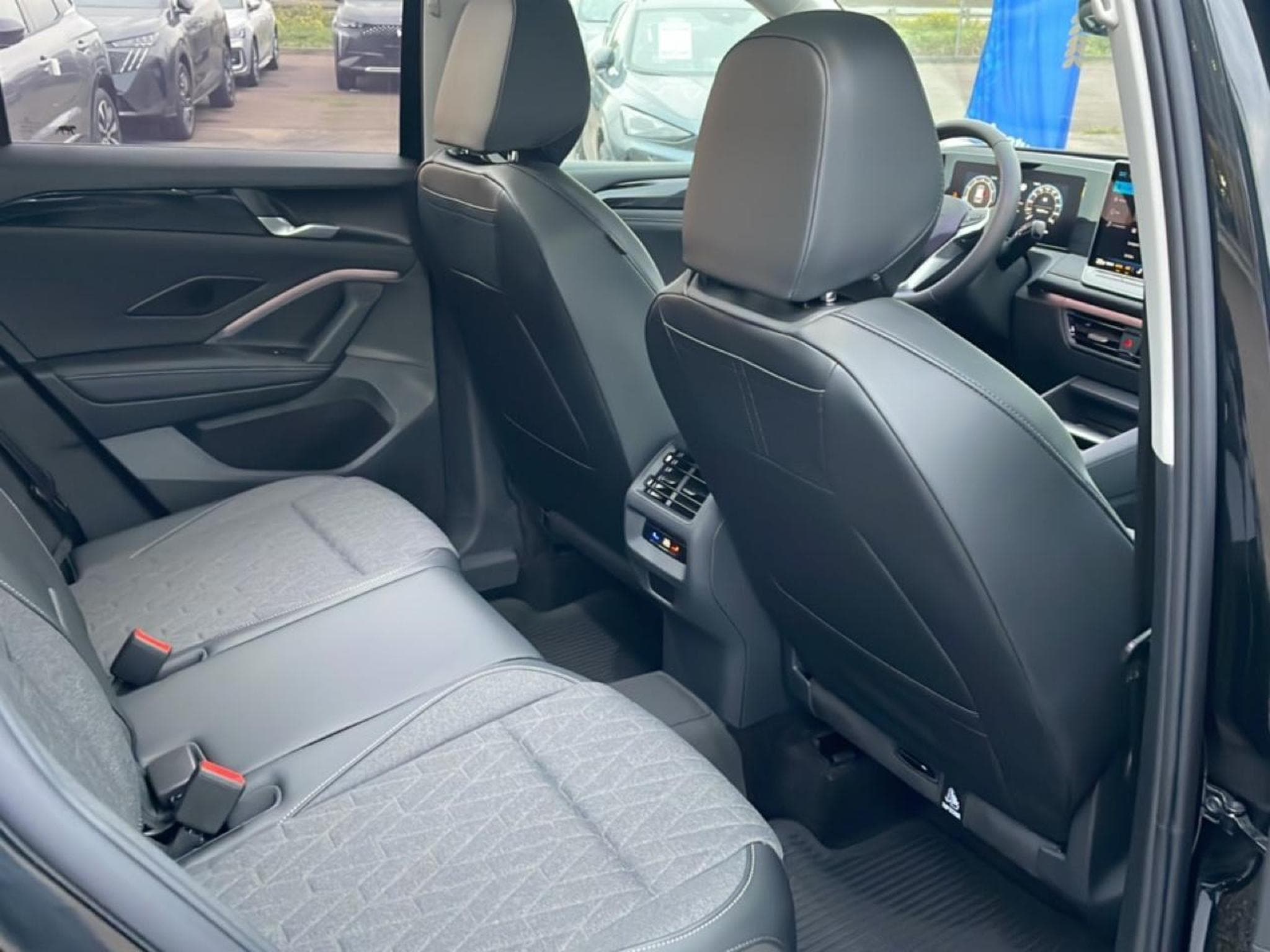 VW TIGUAN 1.5 ETSI 150 LIFE DSG7 (2025) - Foto 15
