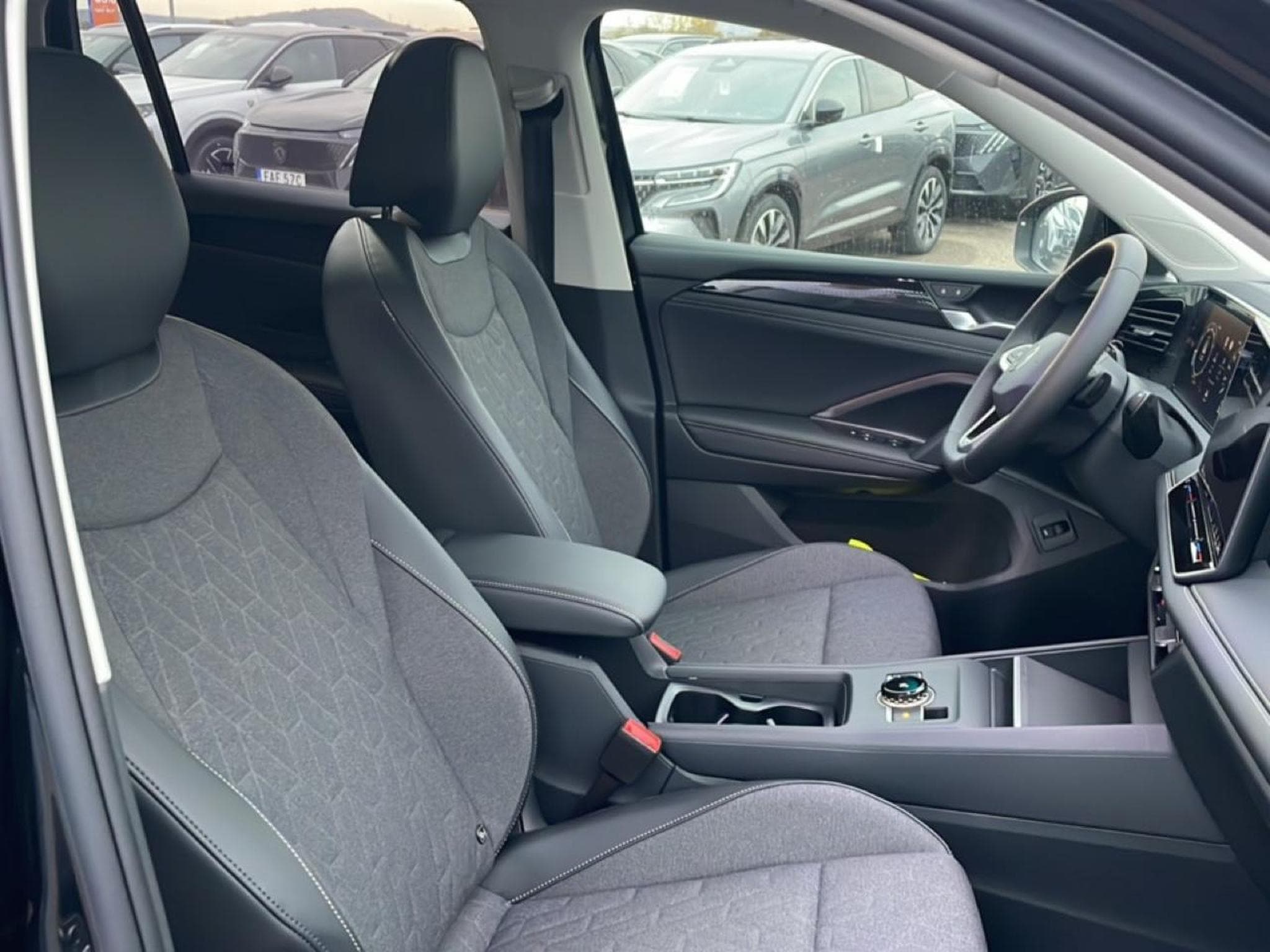 VW TIGUAN 1.5 ETSI 150 LIFE DSG7 (2025) - Foto 18
