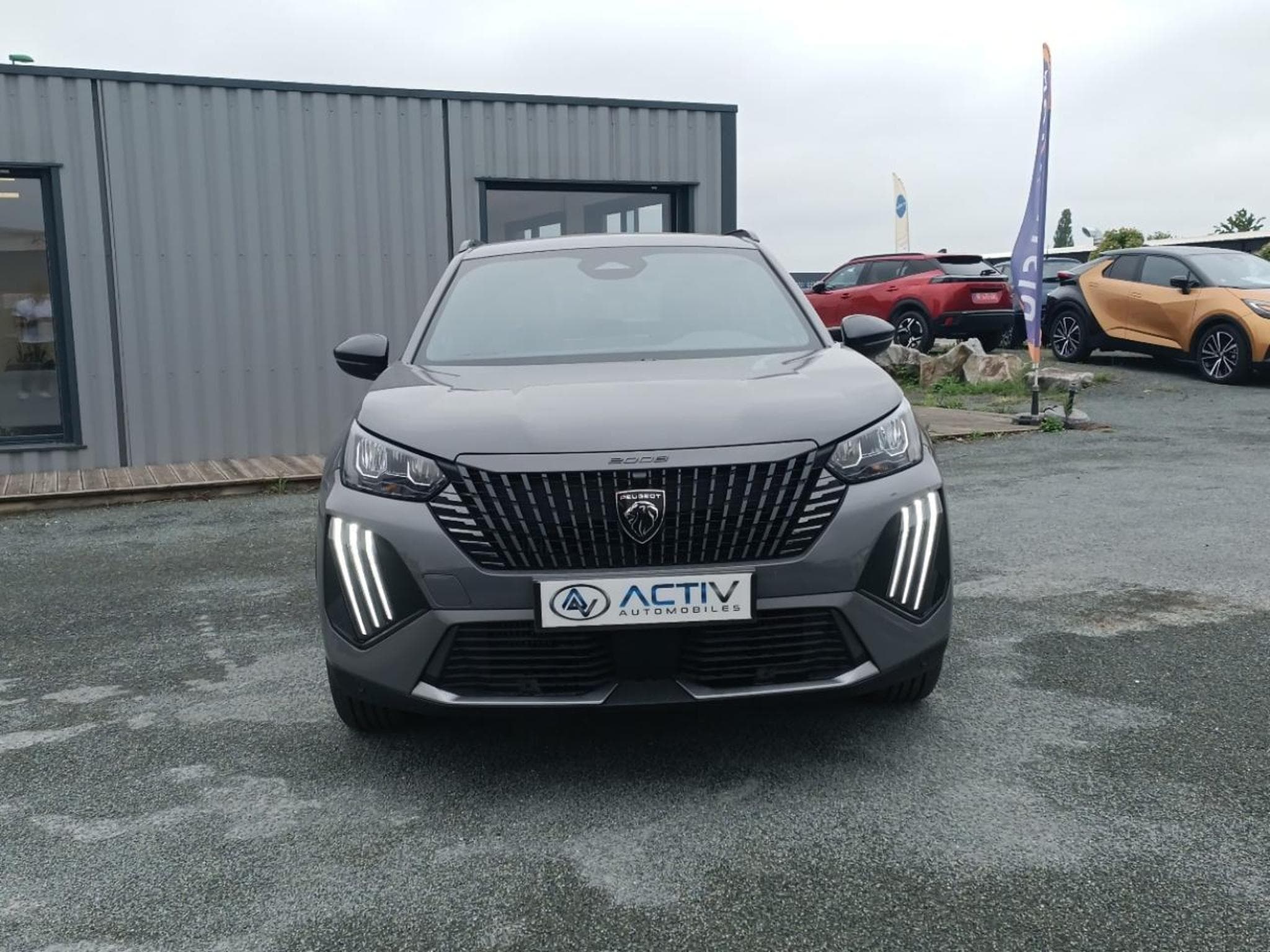 Peugeot 2008 1.2 100 ALLURE (2025) - Photo 2