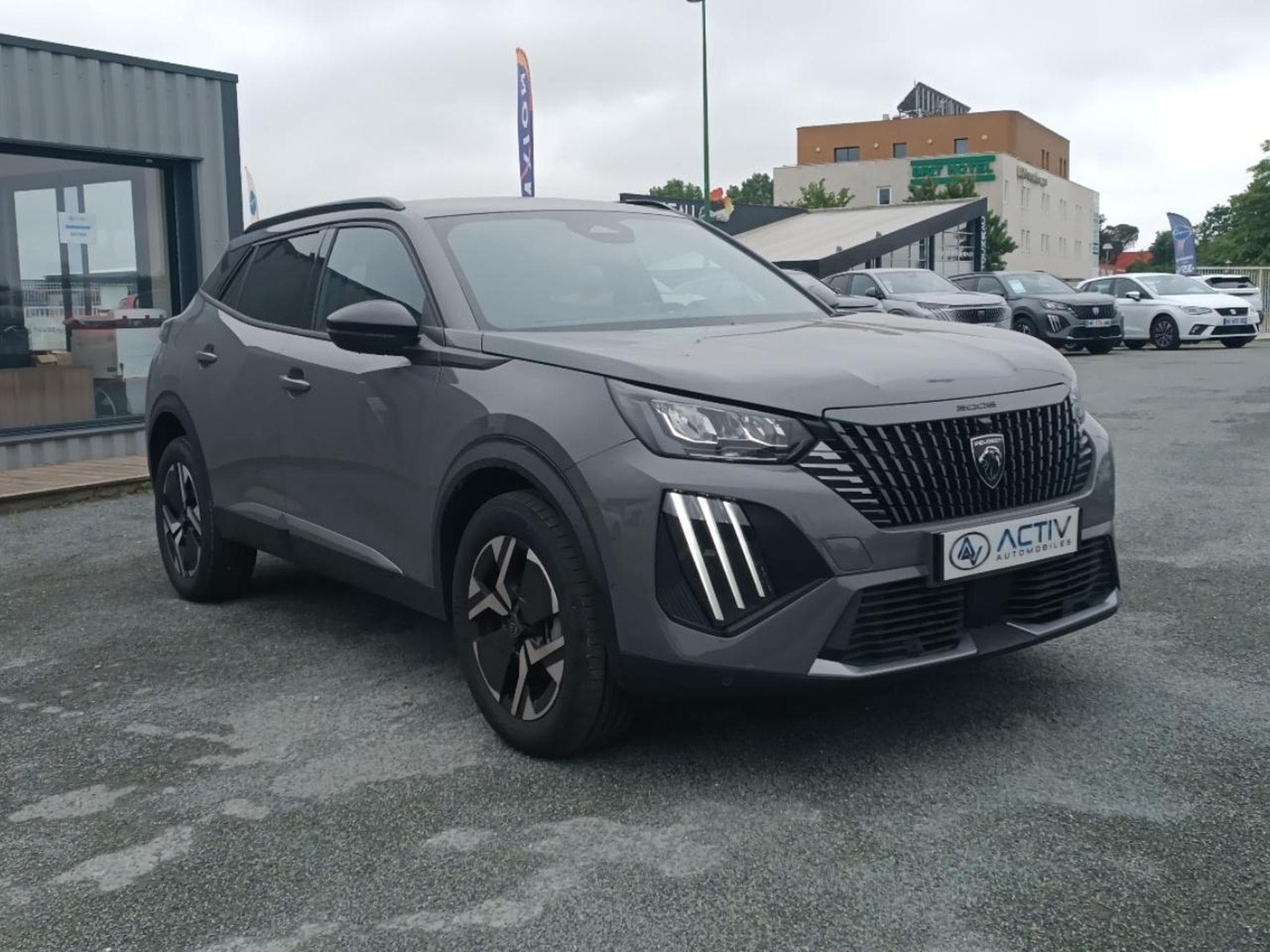 Peugeot 2008 1.2 100 ALLURE (2025) - Photo 3