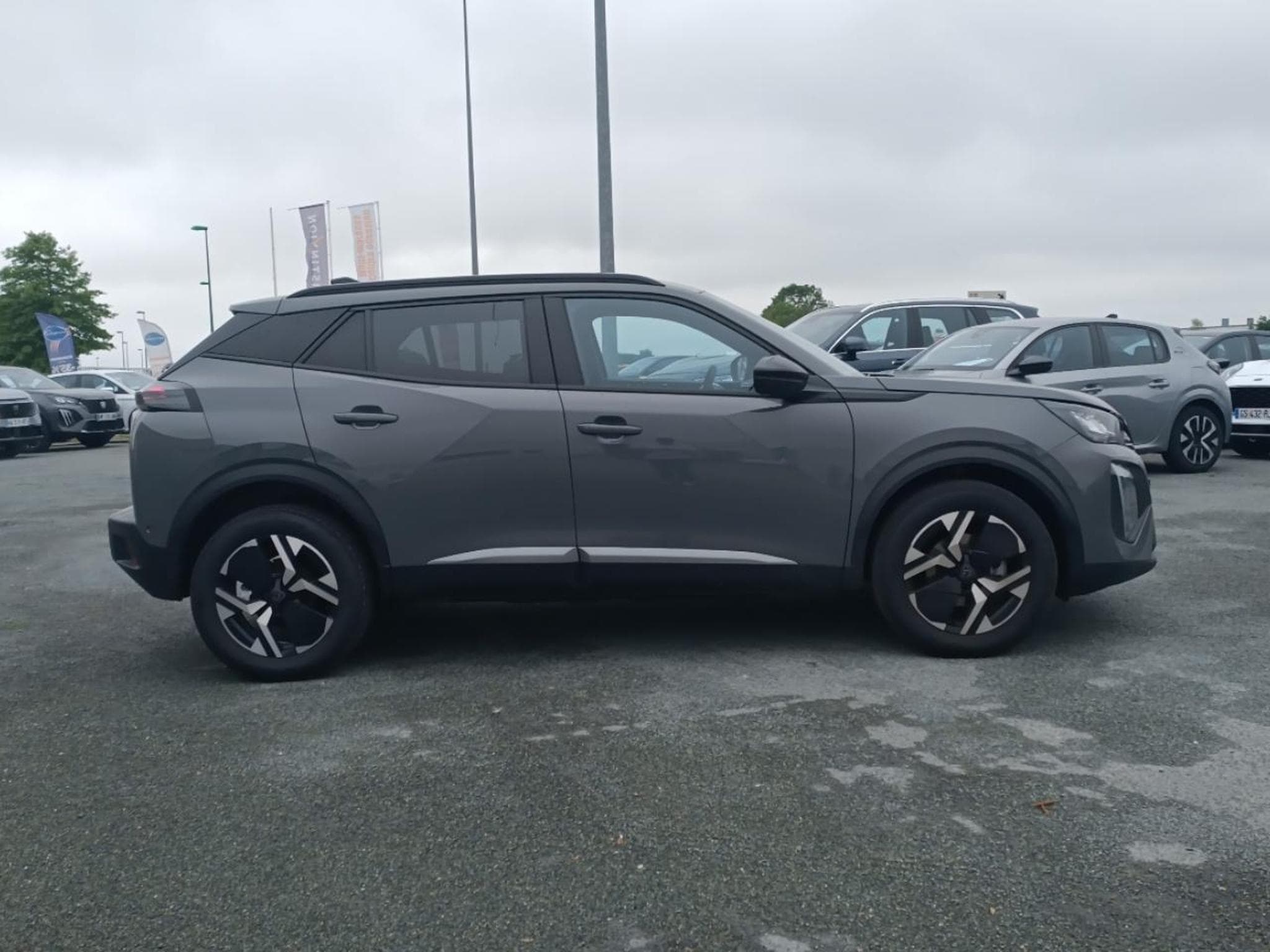 Peugeot 2008 1.2 100 ALLURE (2025) - Photo 4
