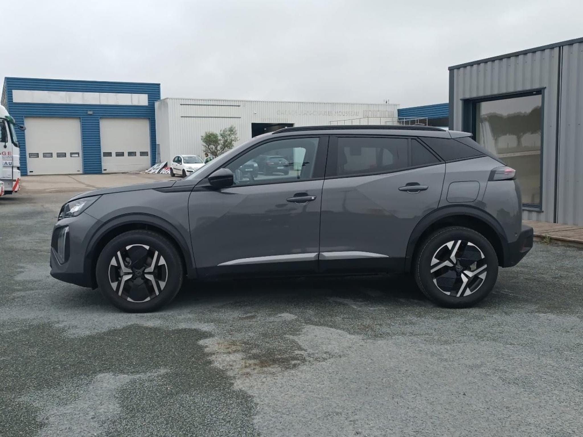 Peugeot 2008 1.2 100 ALLURE (2025) - Photo 8