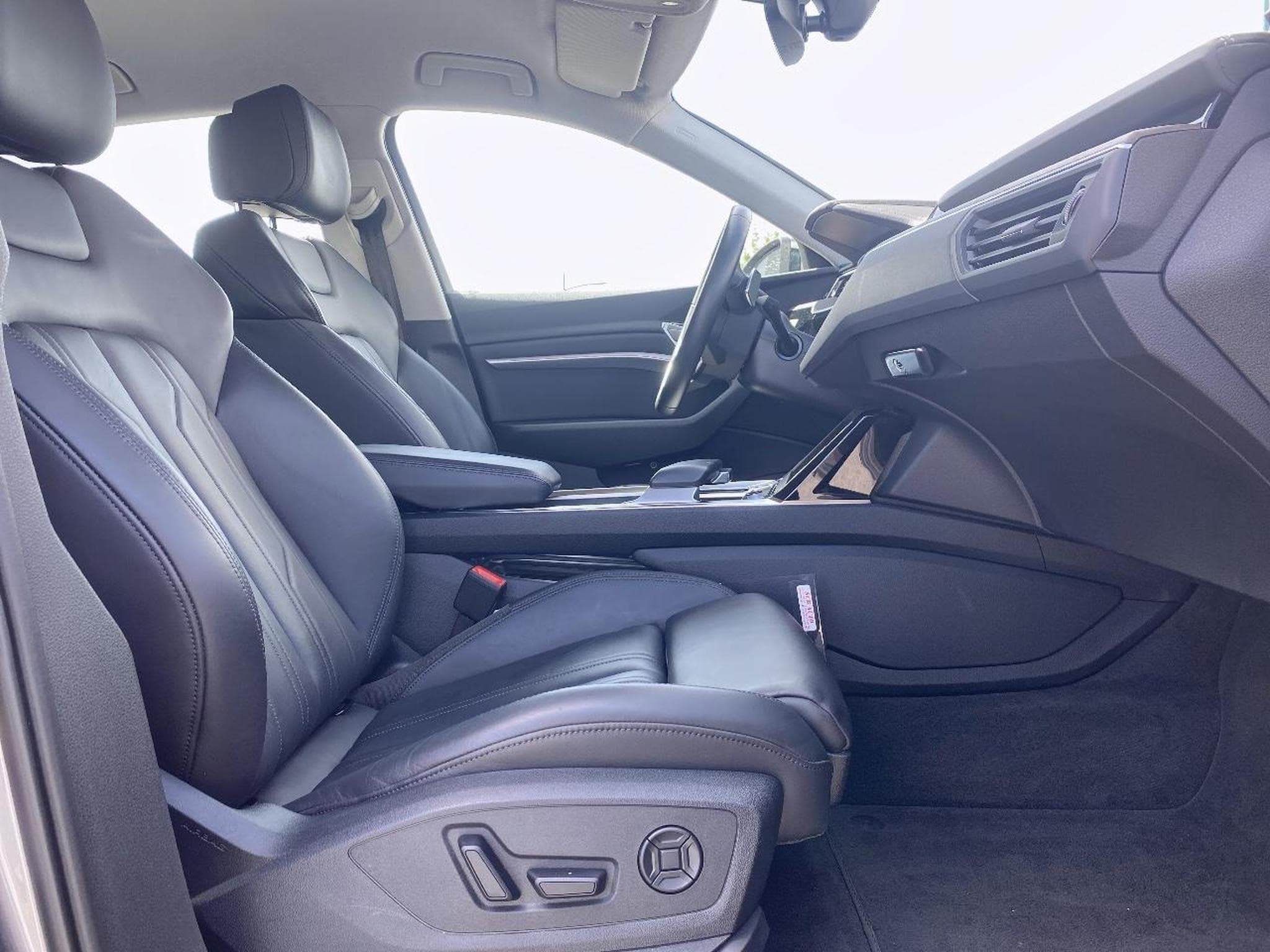 Audi Q8 E-TRON 55 408 AVUS QUATTRO (2022) - Photo 11