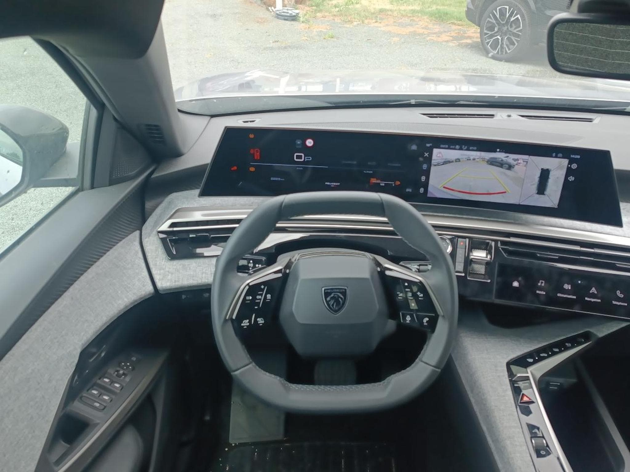 Peugeot 5008 HYBRID 145 ALLURE E-DCS6 (2025) - Photo 10