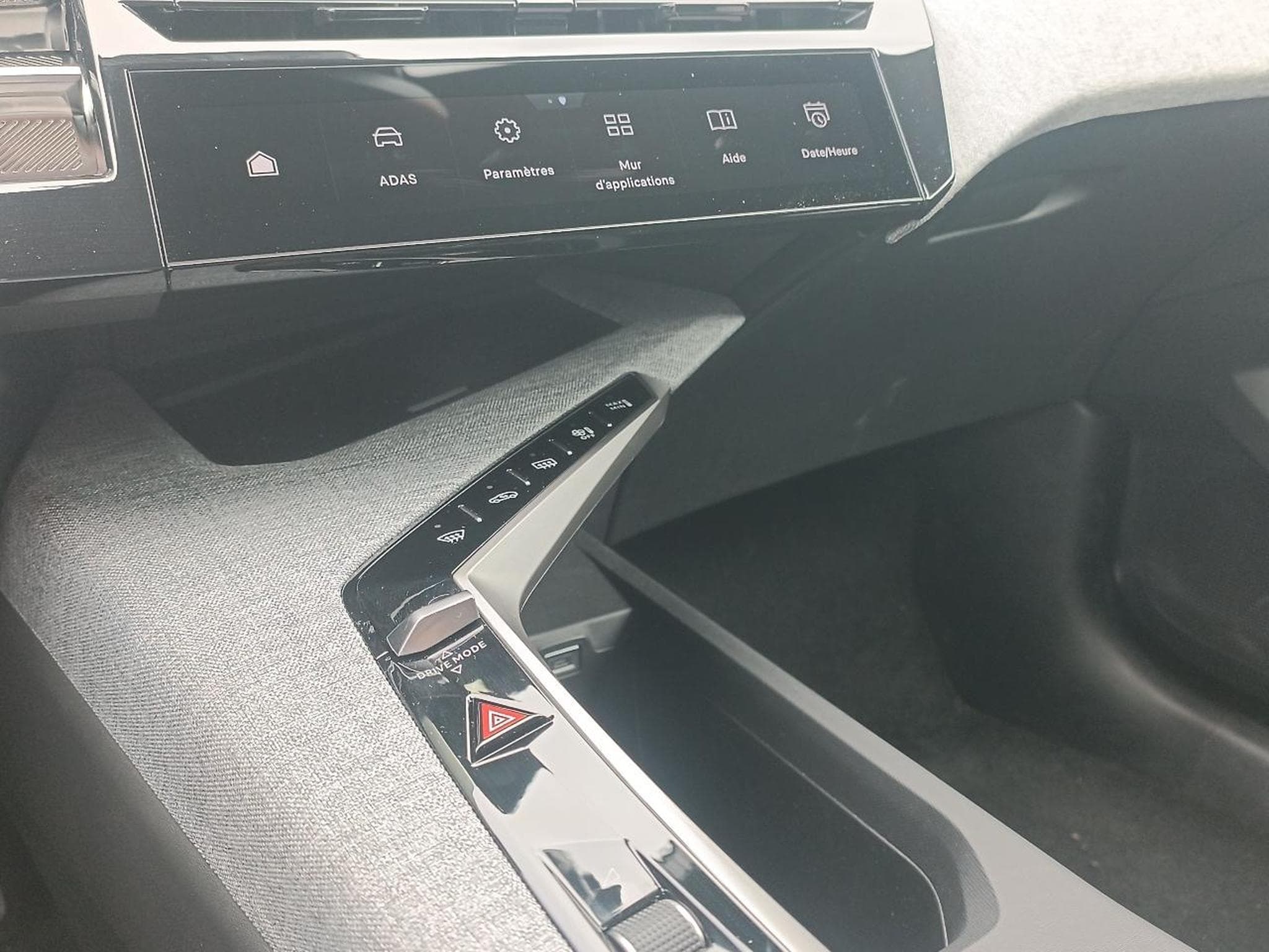 Peugeot 5008 HYBRID 145 ALLURE E-DCS6 (2025) - Photo 12