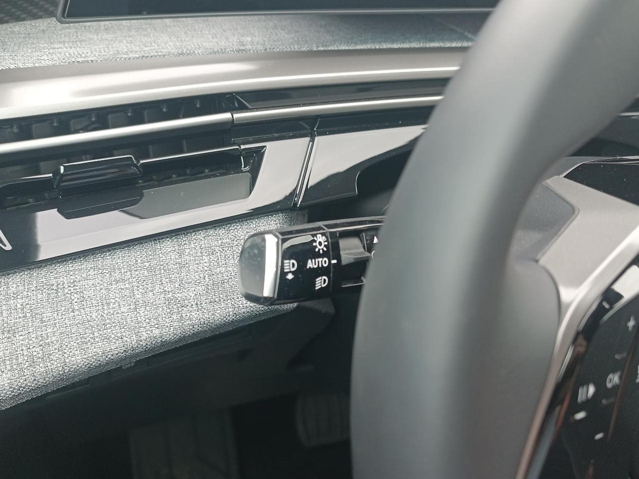 Peugeot 5008 HYBRID 145 ALLURE E-DCS6 (2025) - Photo 15