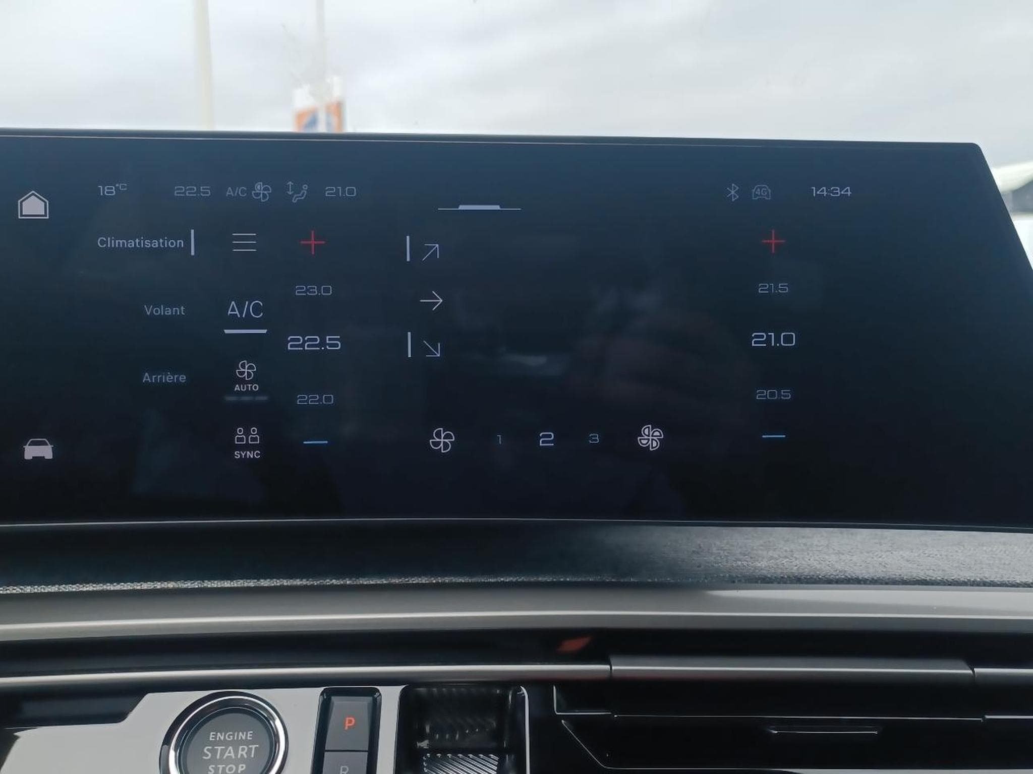 Peugeot 5008 HYBRID 145 ALLURE E-DCS6 (2025) - Photo 19