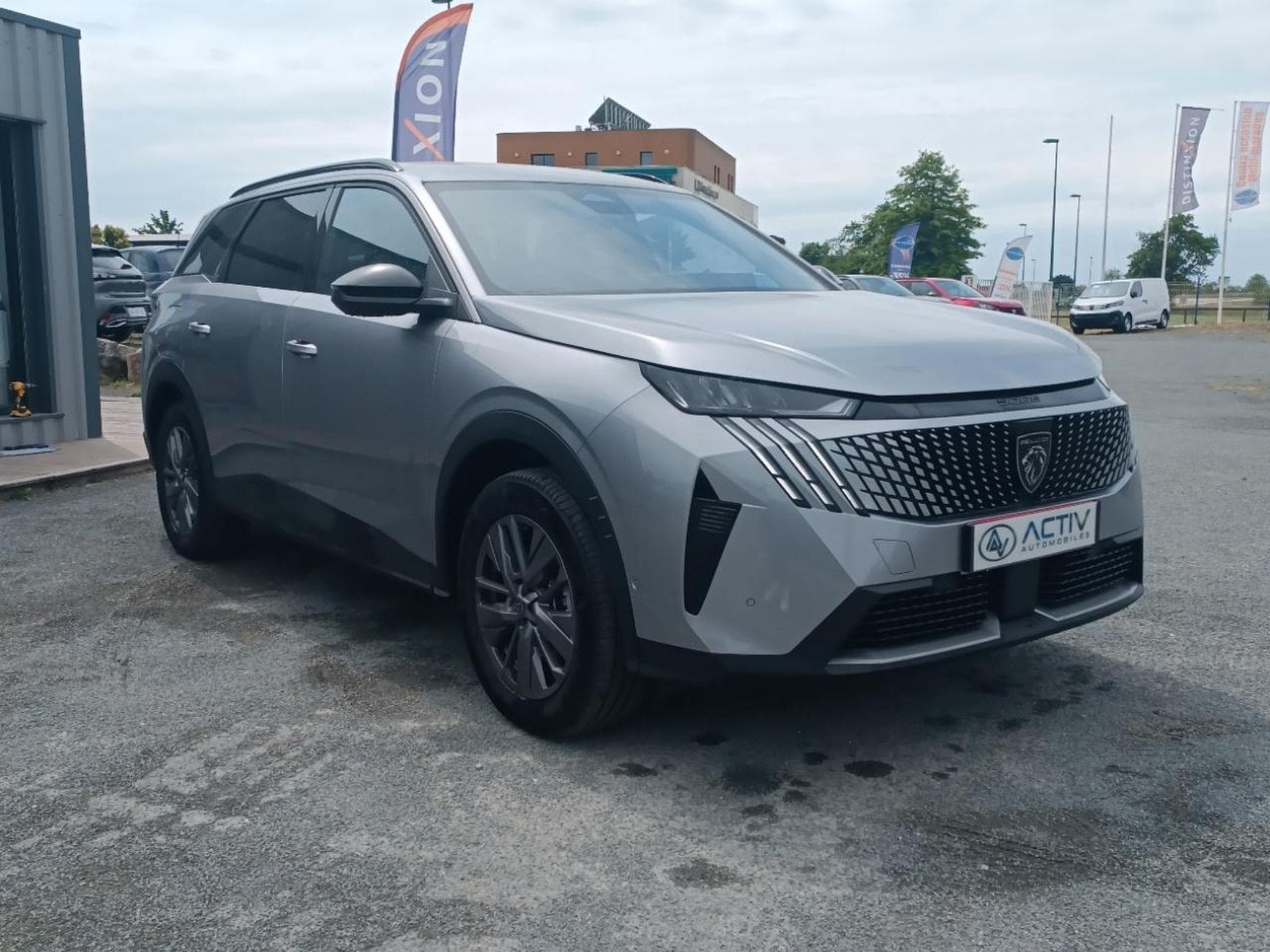 Peugeot 5008 HYBRID 145 ALLURE E-DCS6 (2025) - Photo 3