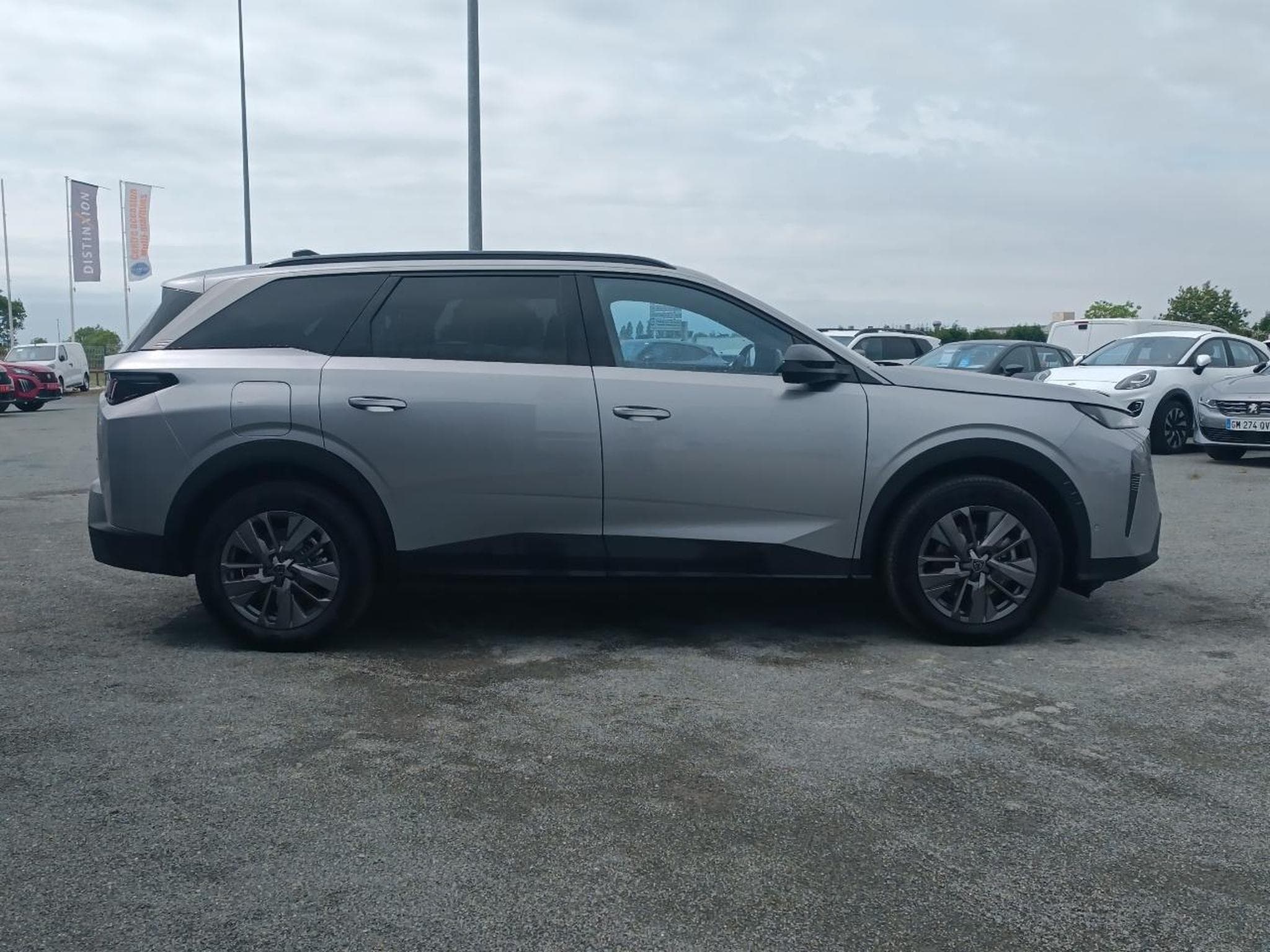 Peugeot 5008 HYBRID 145 ALLURE E-DCS6 (2025) - Photo 4