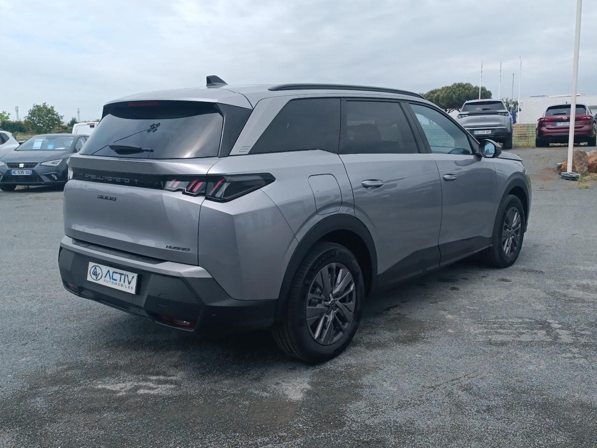 Peugeot 5008 HYBRID 145 ALLURE E-DCS6 (2025) - Photo 5