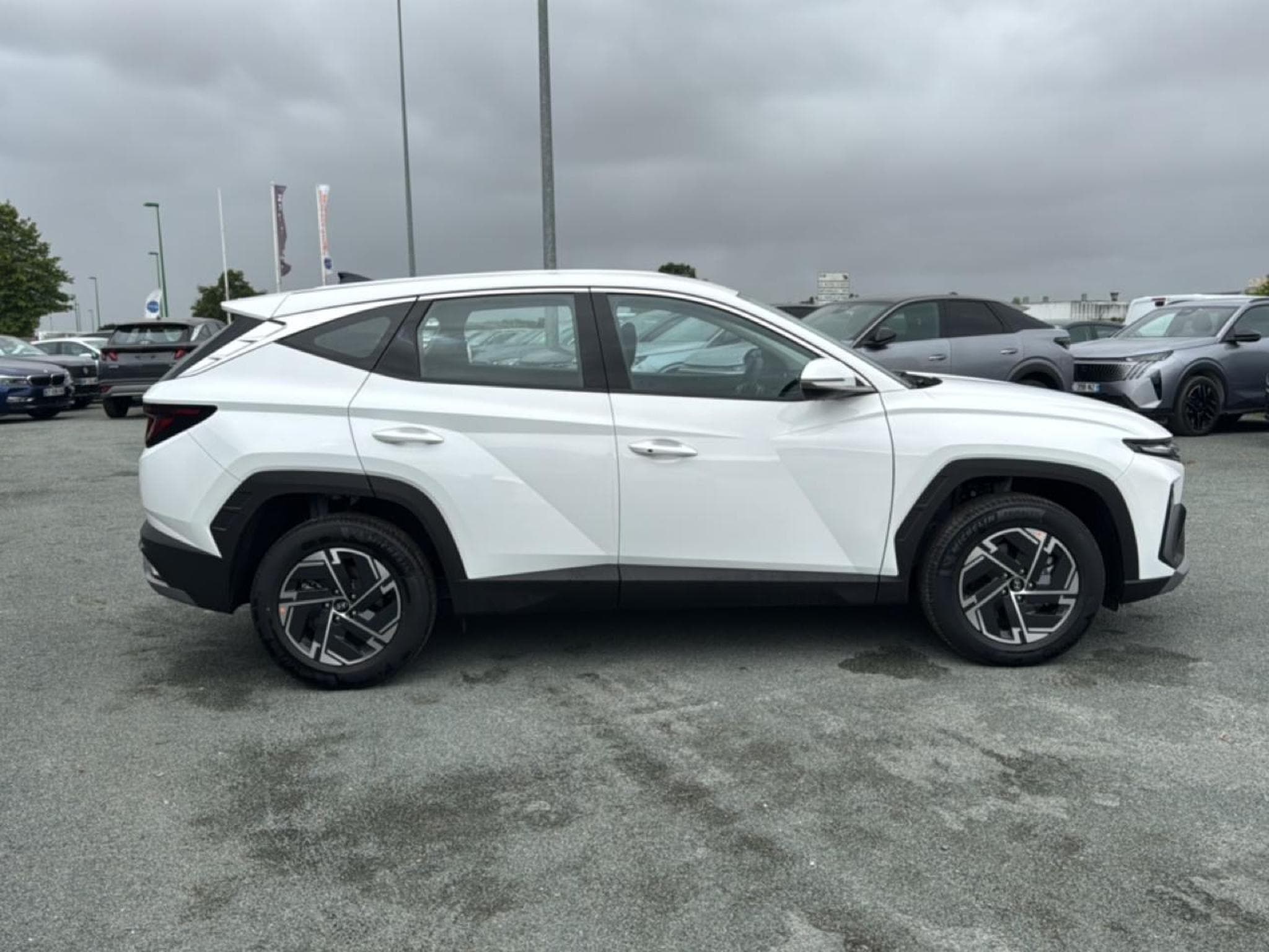 Hyundai TUCSON 1.6 T-GDI 239 HYBRID INTUITIVE (2026) - Photo 4