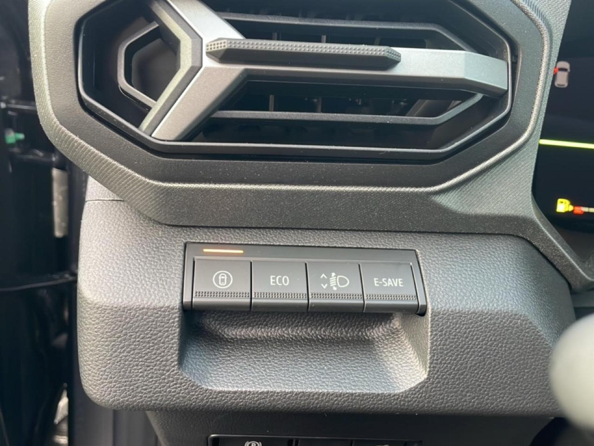 Dacia BIGSTER 1.8 HYBRID 155 JOURNEY (2025) - Foto 13