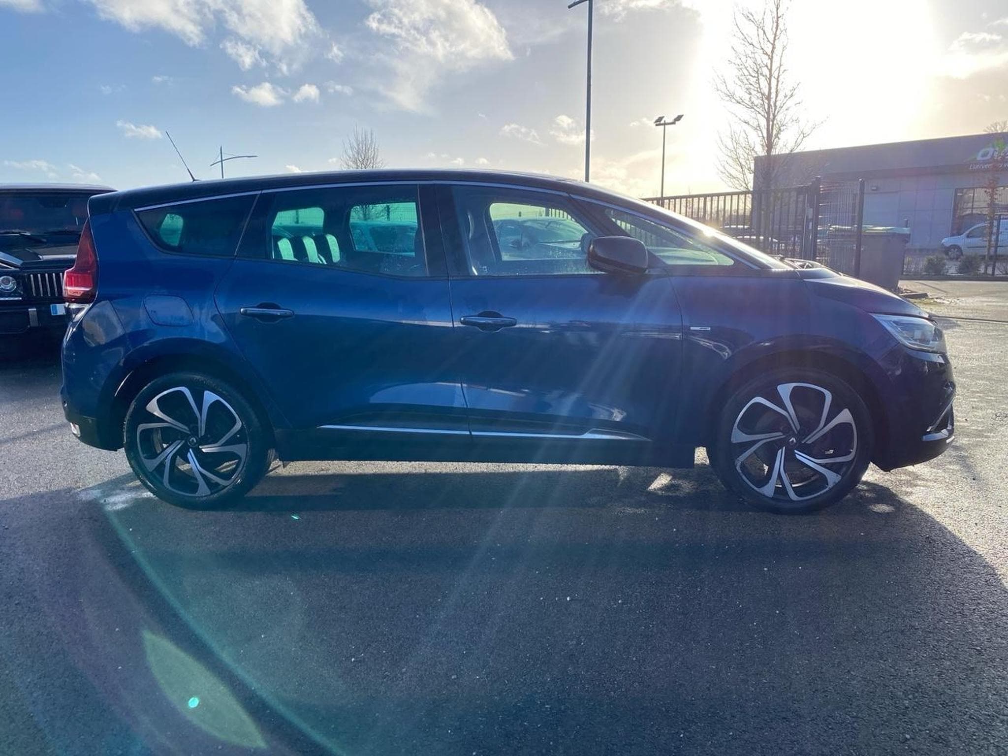 Renault GRAND SCENIC IV 1.7 BLUE DCI 120 INTENS 7PL (2019) - Photo 4