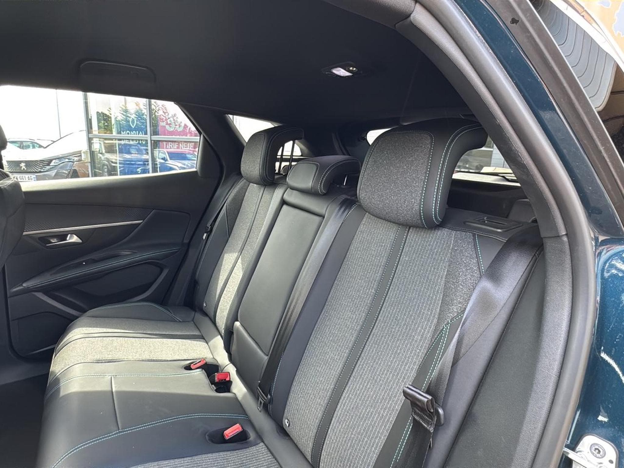 Peugeot 3008 PLUG-IN HYBRID 180 ALLURE PACK E-EAT8 (2024) - Photo 13