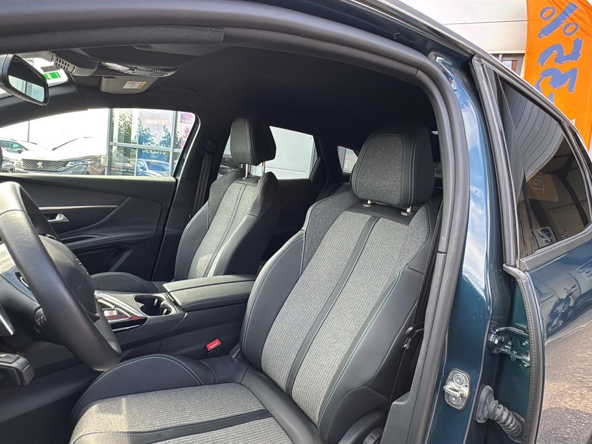 Peugeot 3008 PLUG-IN HYBRID 180 ALLURE PACK E-EAT8 (2024) - Photo 14