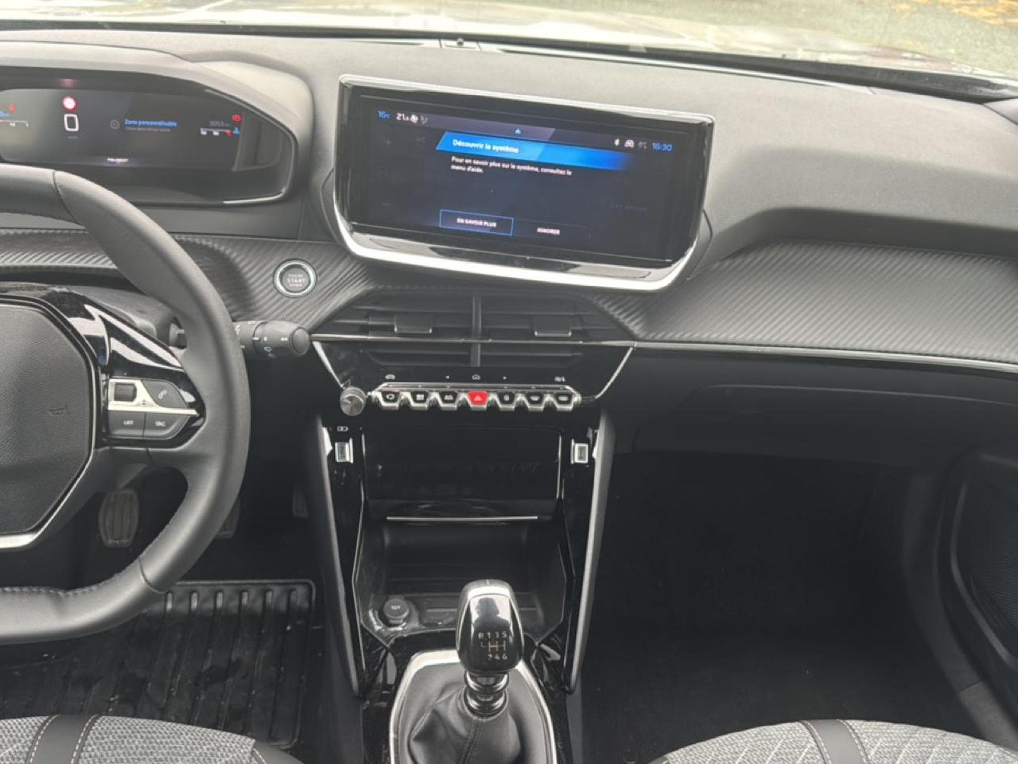 Peugeot 2008 1.2 100 ALLURE (2025) - Photo 11