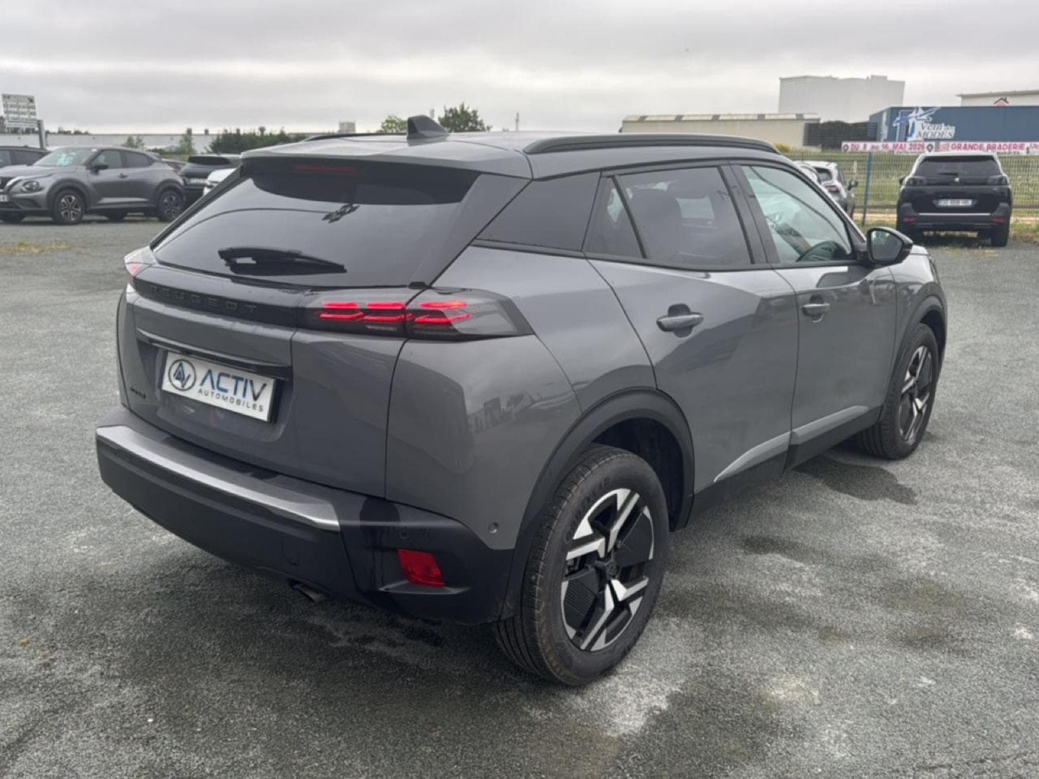 Peugeot 2008 1.2 100 ALLURE (2025) - Photo 5