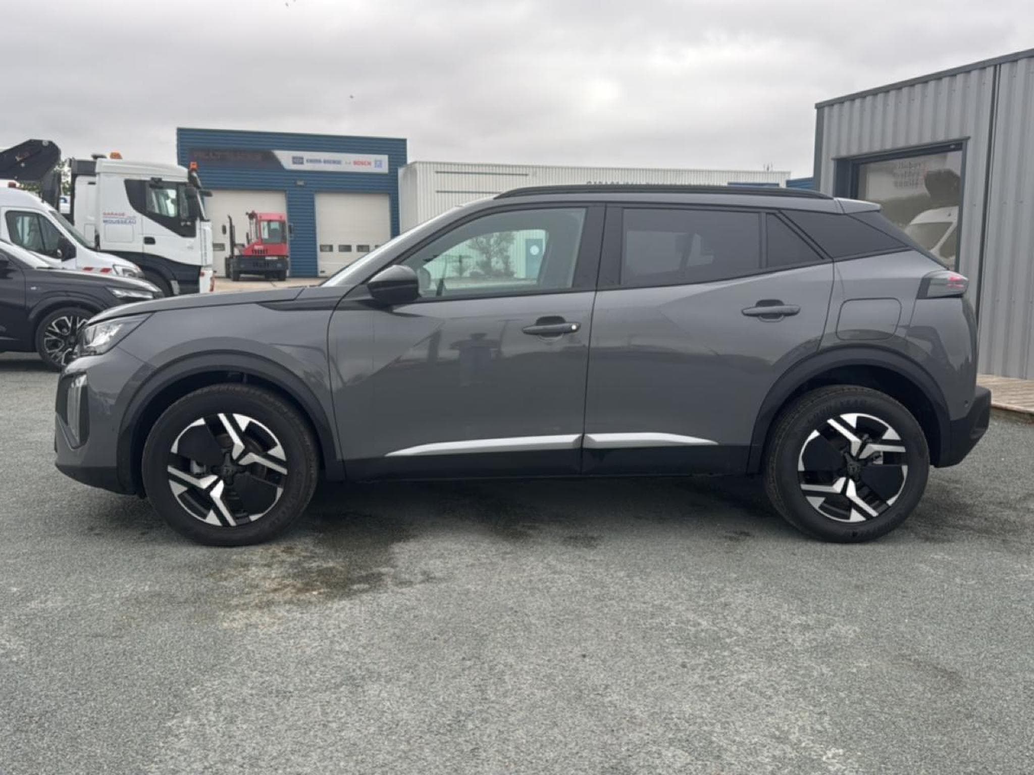 Peugeot 2008 1.2 100 ALLURE (2025) - Photo 8