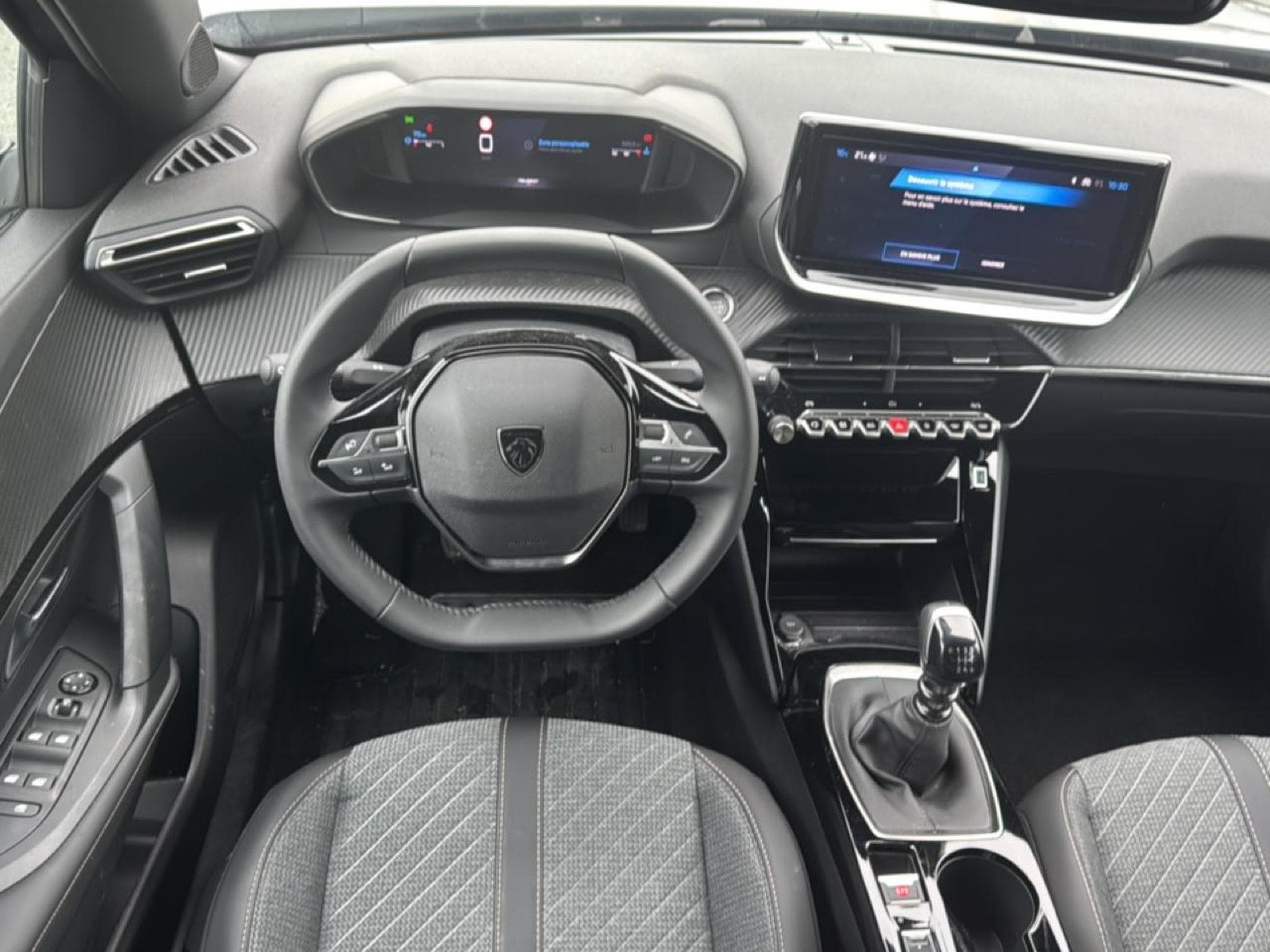 Peugeot 2008 1.2 100 ALLURE (2025) - Photo 9