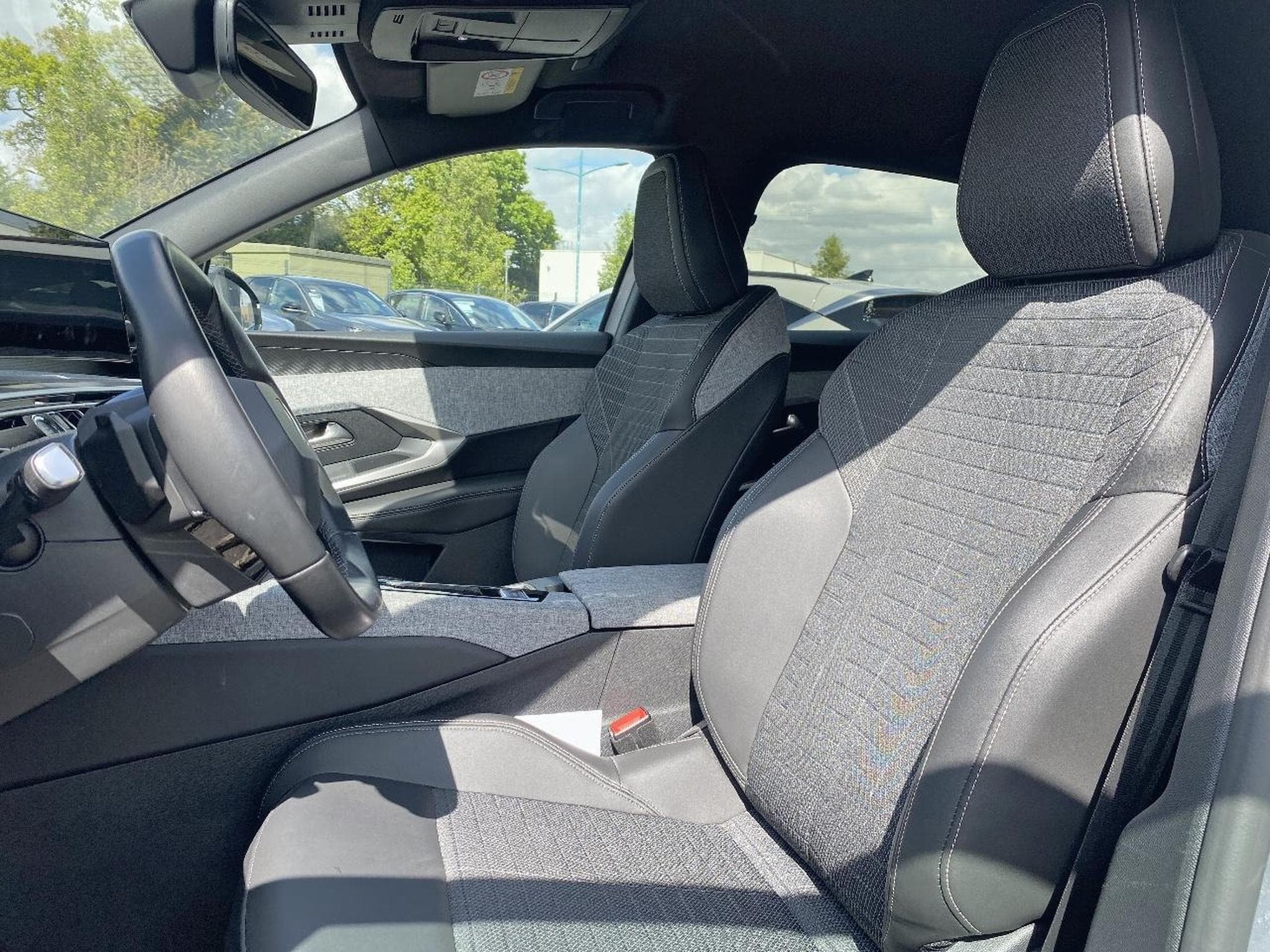 Peugeot 3008 1.2 HYBRID 145 ALLURE E-DCS6 (2024) - Photo 10