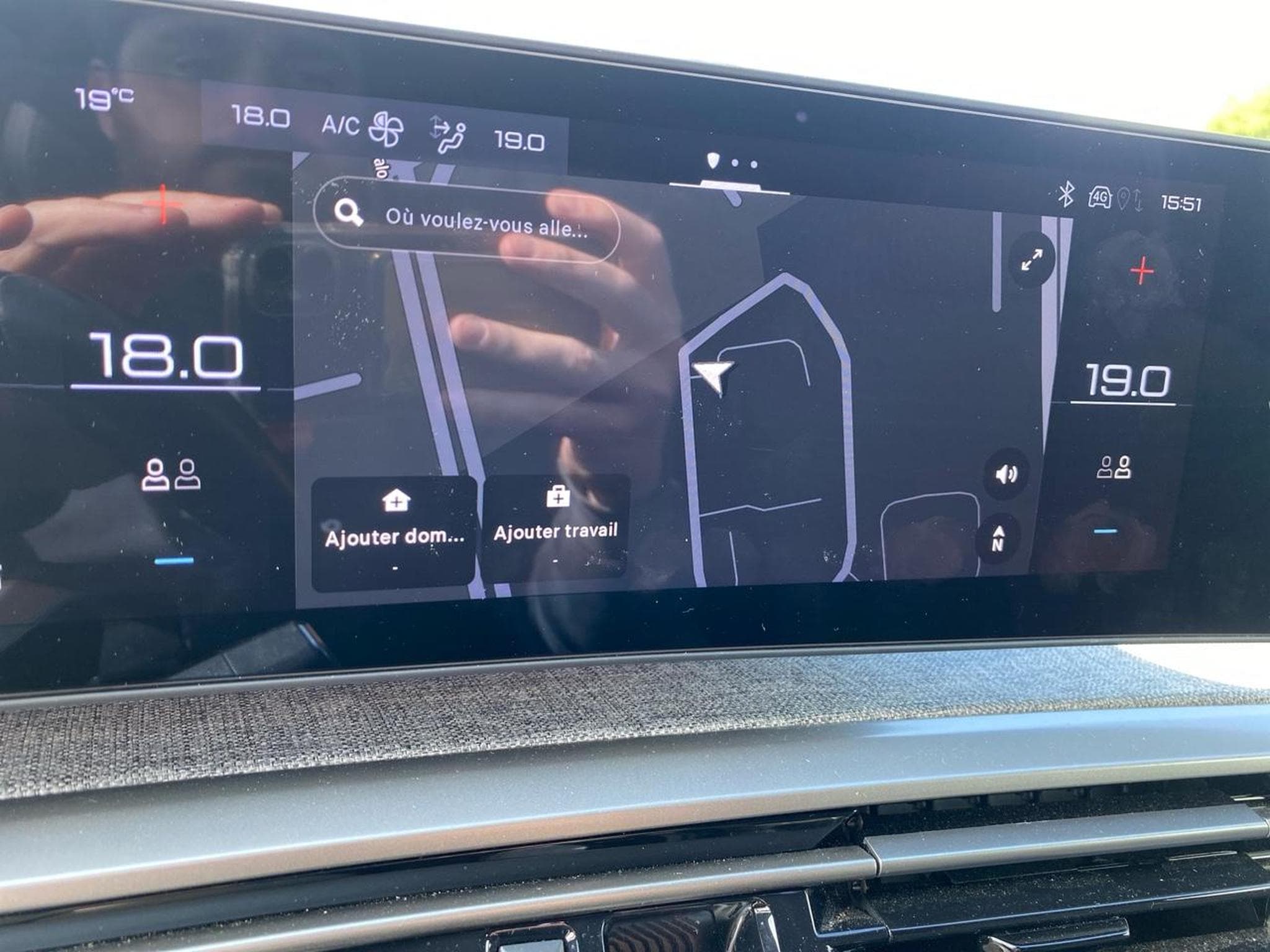 Peugeot 3008 1.2 HYBRID 145 ALLURE E-DCS6 (2024) - Photo 16