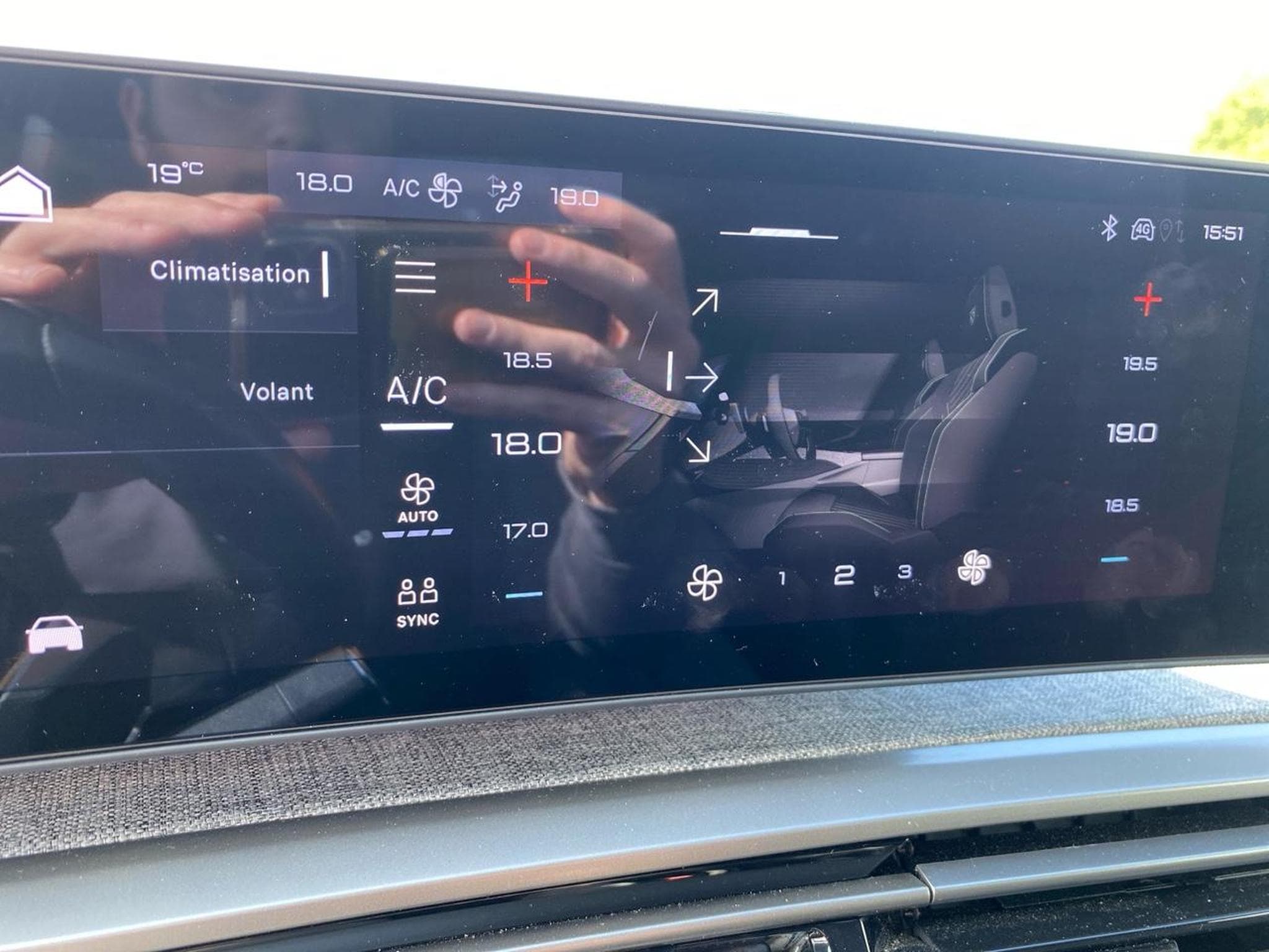 Peugeot 3008 1.2 HYBRID 145 ALLURE E-DCS6 (2024) - Photo 17