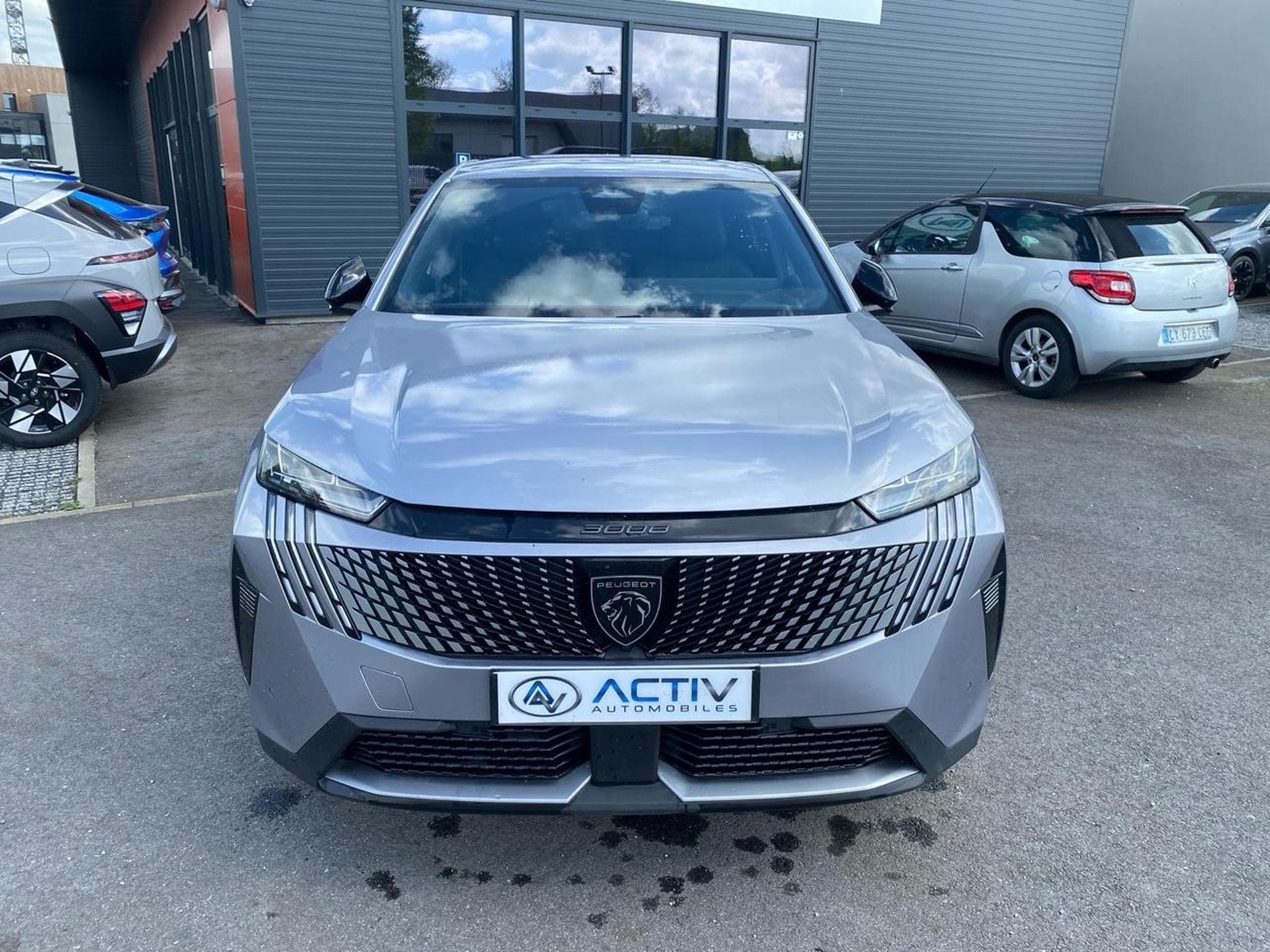 Peugeot 3008 1.2 HYBRID 145 ALLURE E-DCS6 (2024) - Photo 2