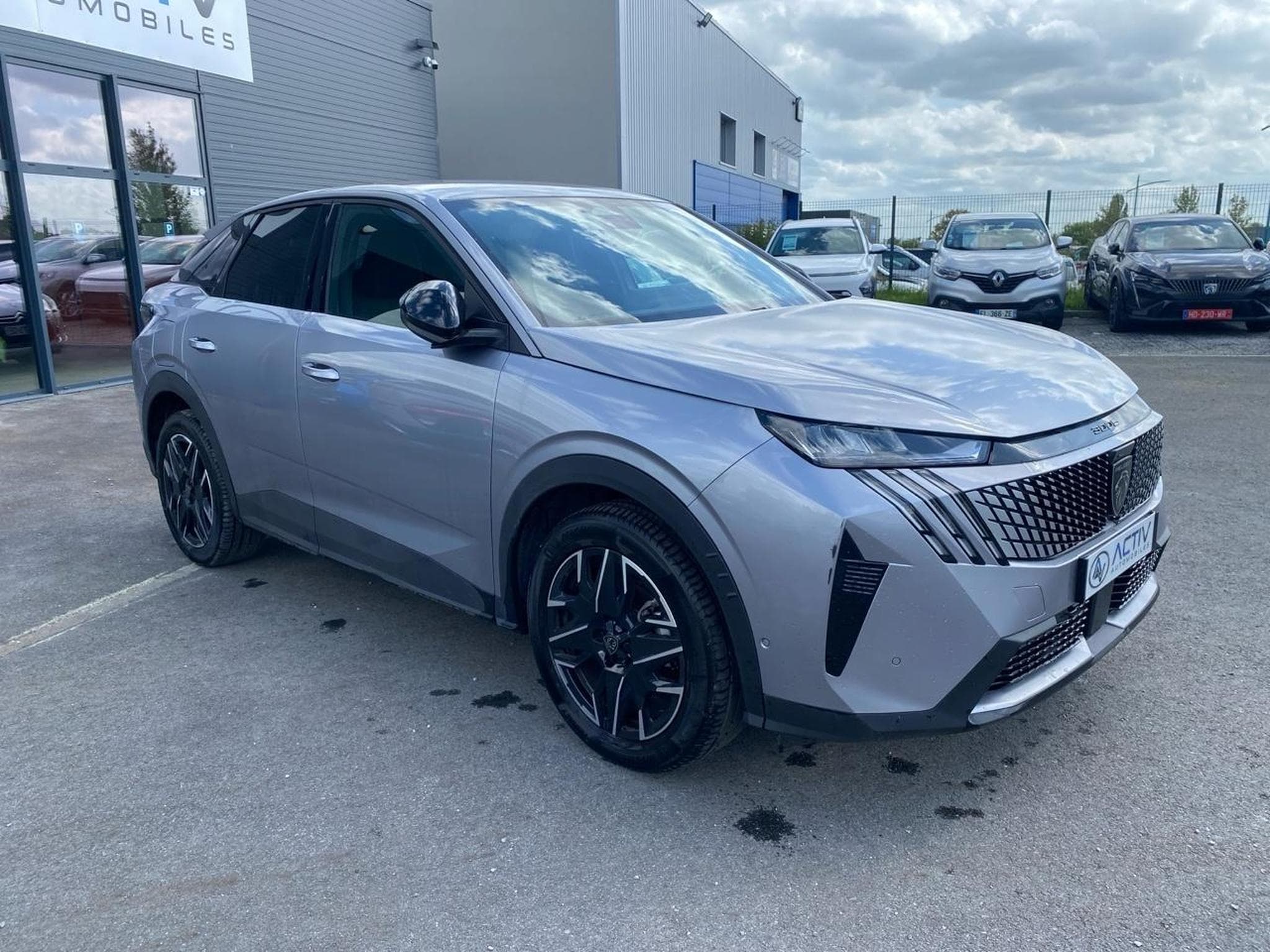 Peugeot 3008 1.2 HYBRID 145 ALLURE E-DCS6 (2024) - Photo 3