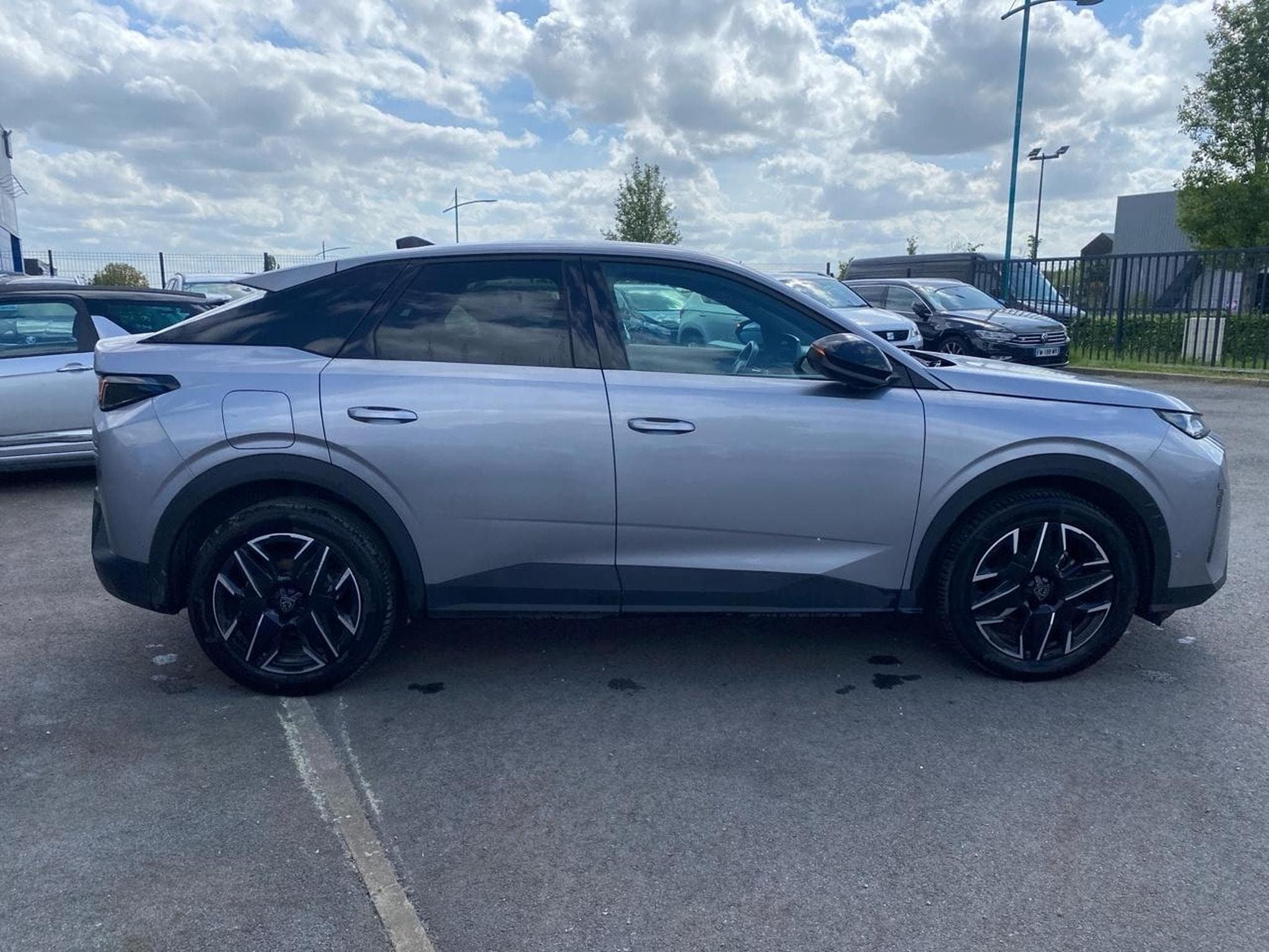 Peugeot 3008 1.2 HYBRID 145 ALLURE E-DCS6 (2024) - Photo 4