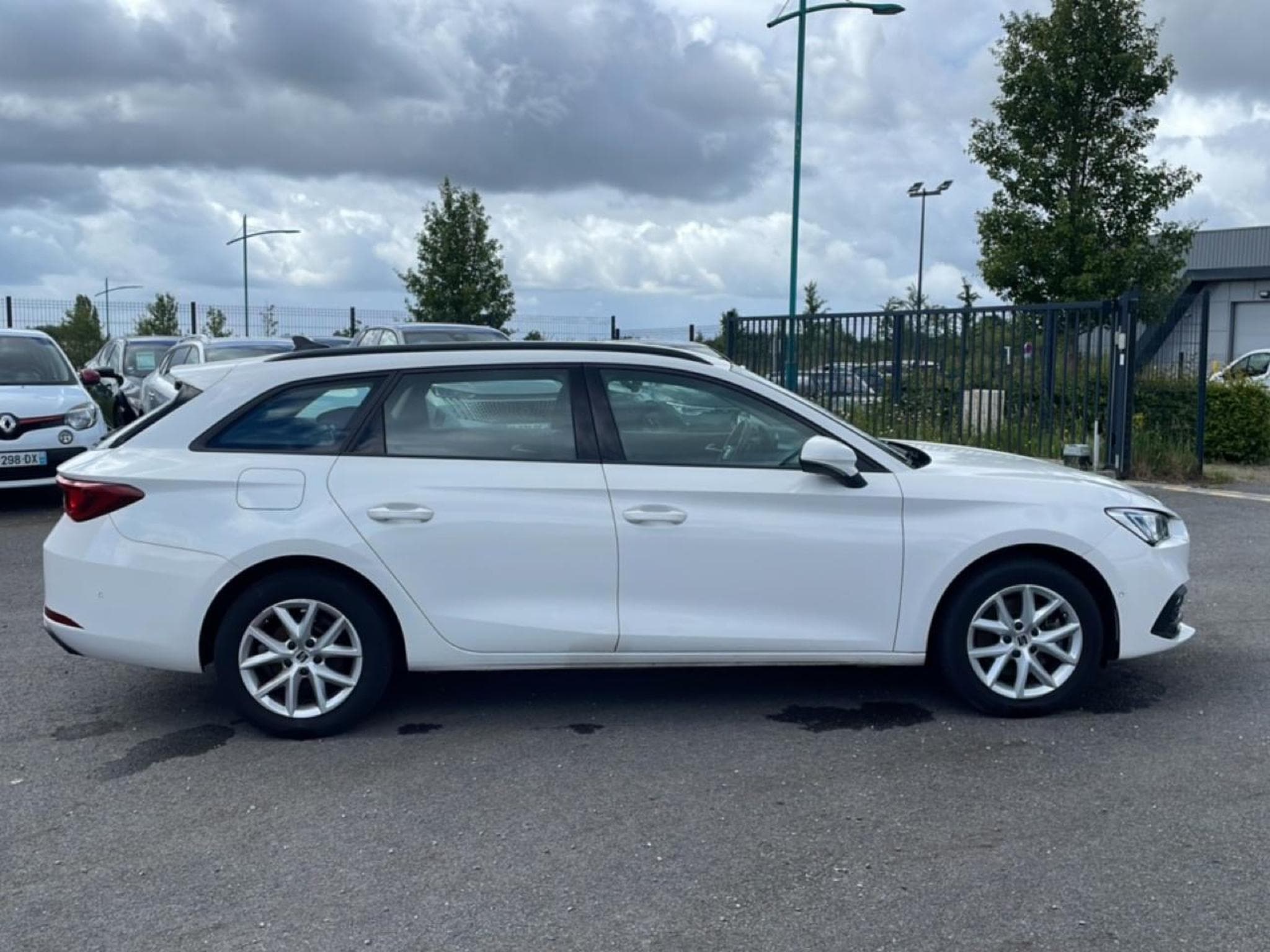 Seat Leon 1.5 TGI 130 GNV BUSINESS DSG7 (2023) - Photo 4
