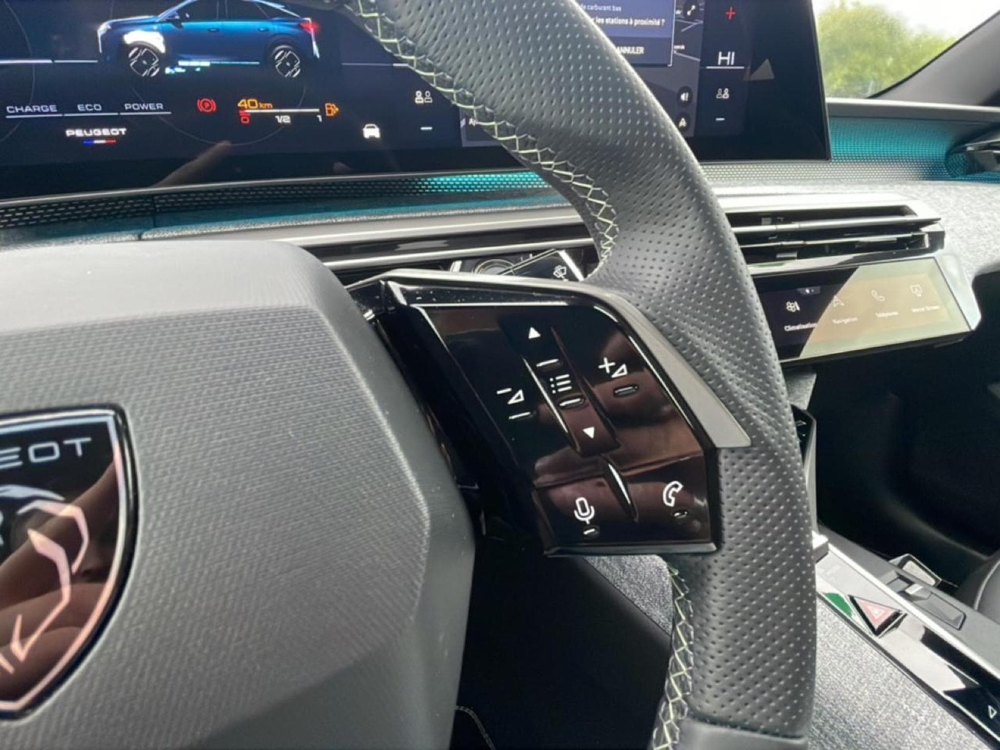 Peugeot 3008 1.2 HYBRID 145 GT E-DCS6 (2025) - Foto 13