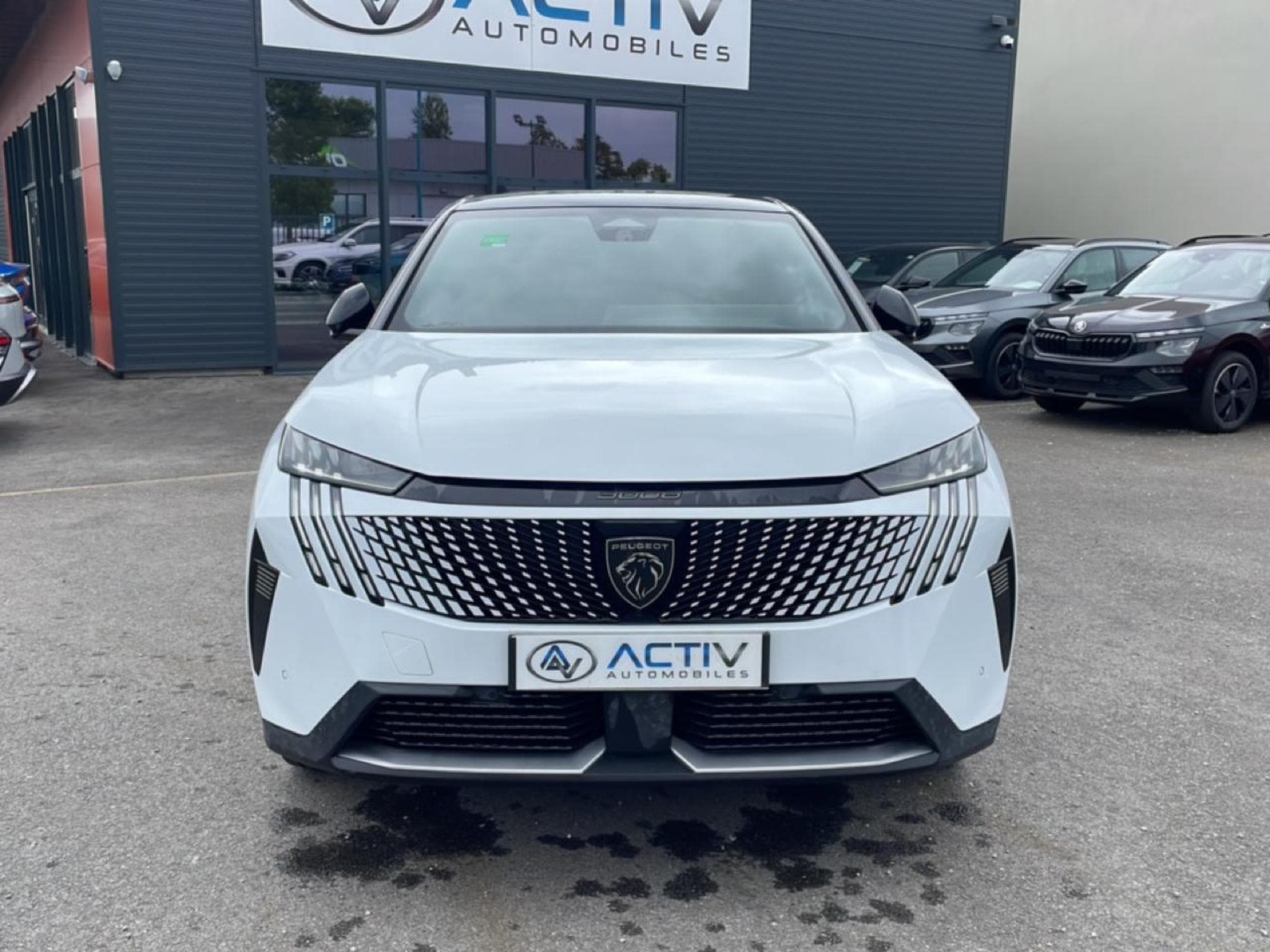 Peugeot 3008 1.2 HYBRID 145 GT E-DCS6 (2025) - Foto 2