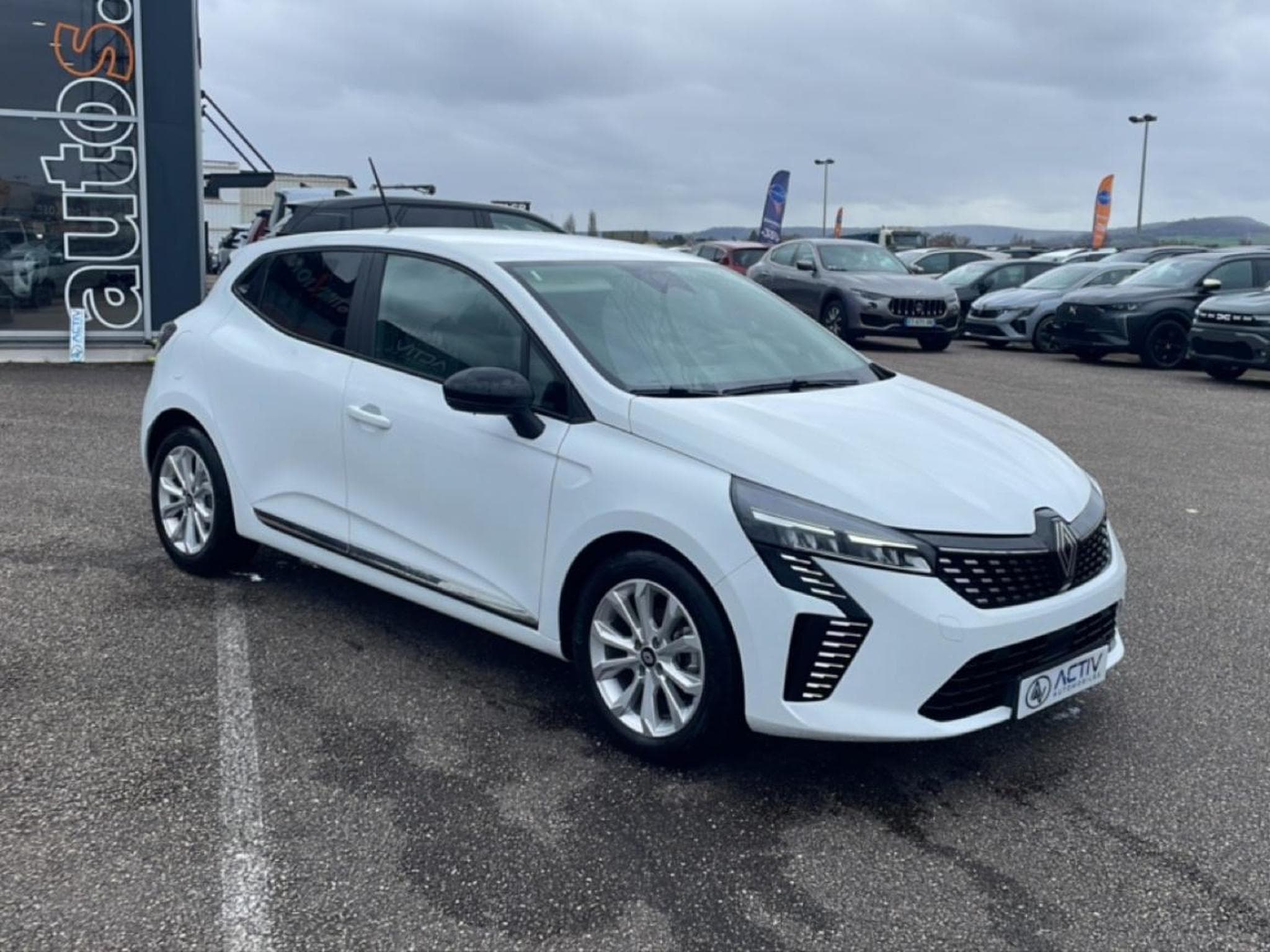 Renault Clio 1.0 TCE 90 EVOLUTION CVT (2025) - Photo 3