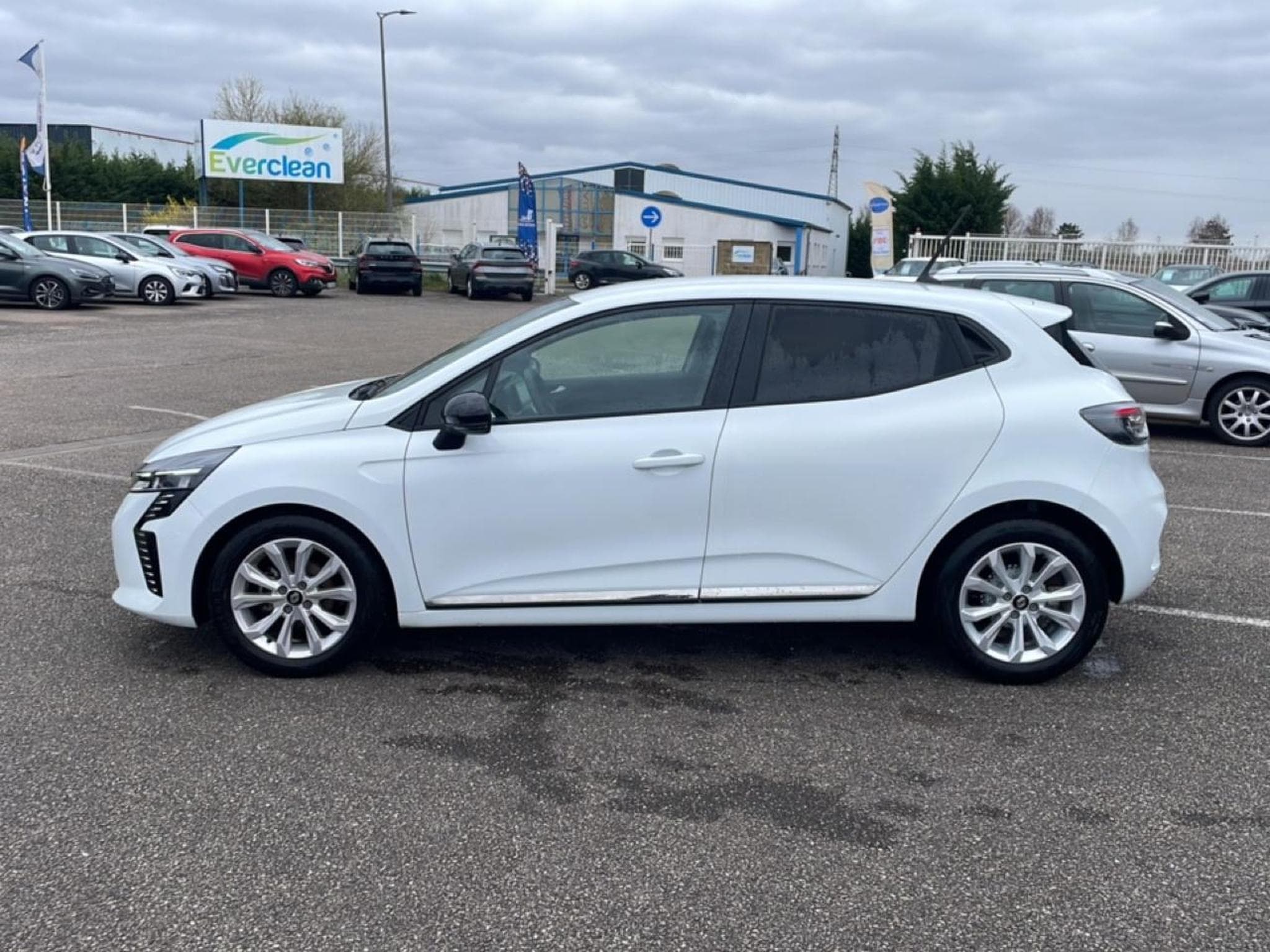 Renault Clio 1.0 TCE 90 EVOLUTION CVT (2025) - Photo 8