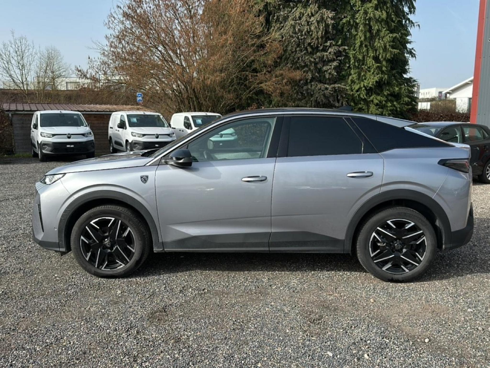 Peugeot 3008 1.2 HYBRID 145 GT E-DCS6 (2025) - Foto 8