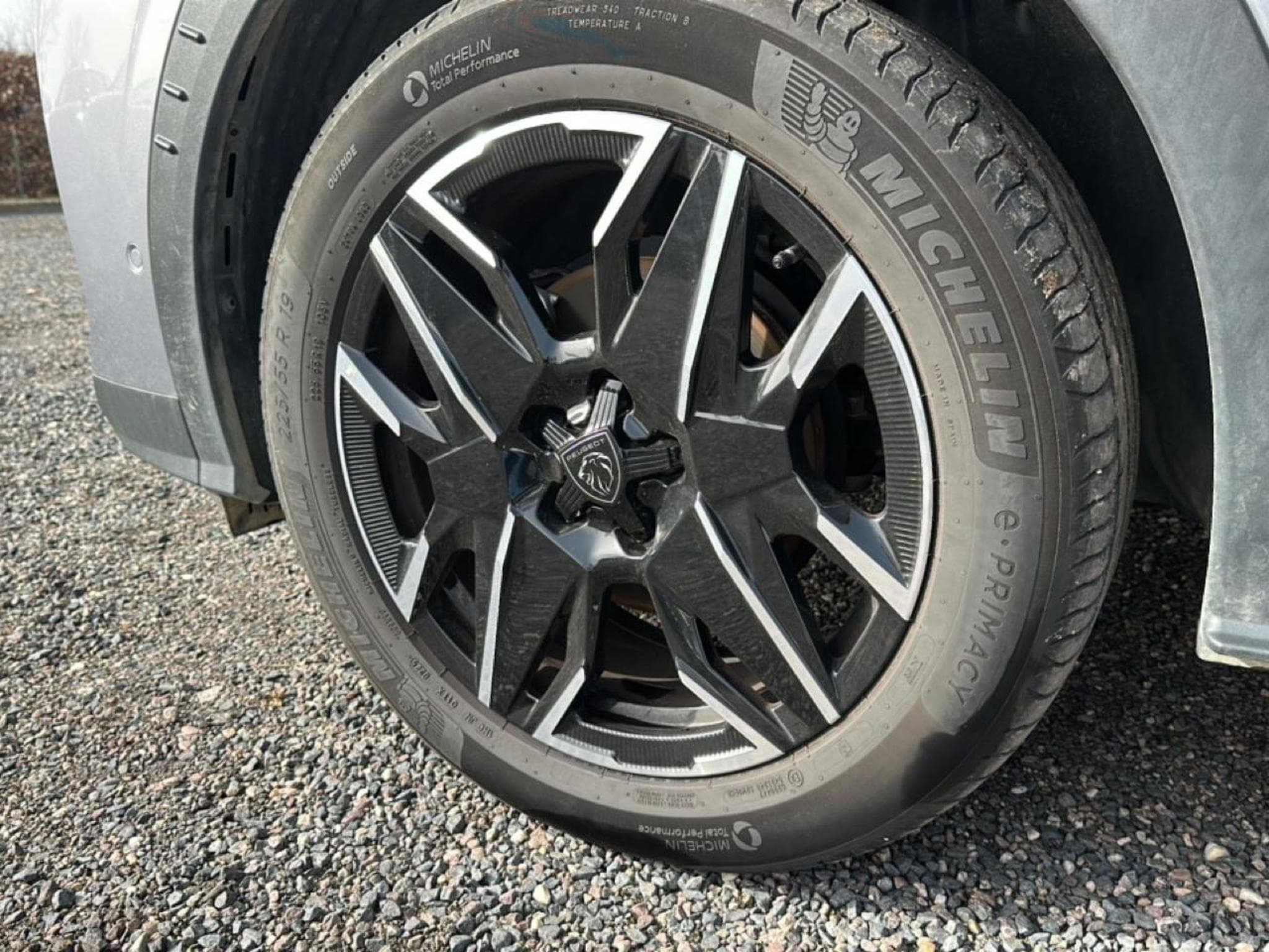 Peugeot 3008 1.2 HYBRID 145 GT E-DCS6 (2025) - Foto 9