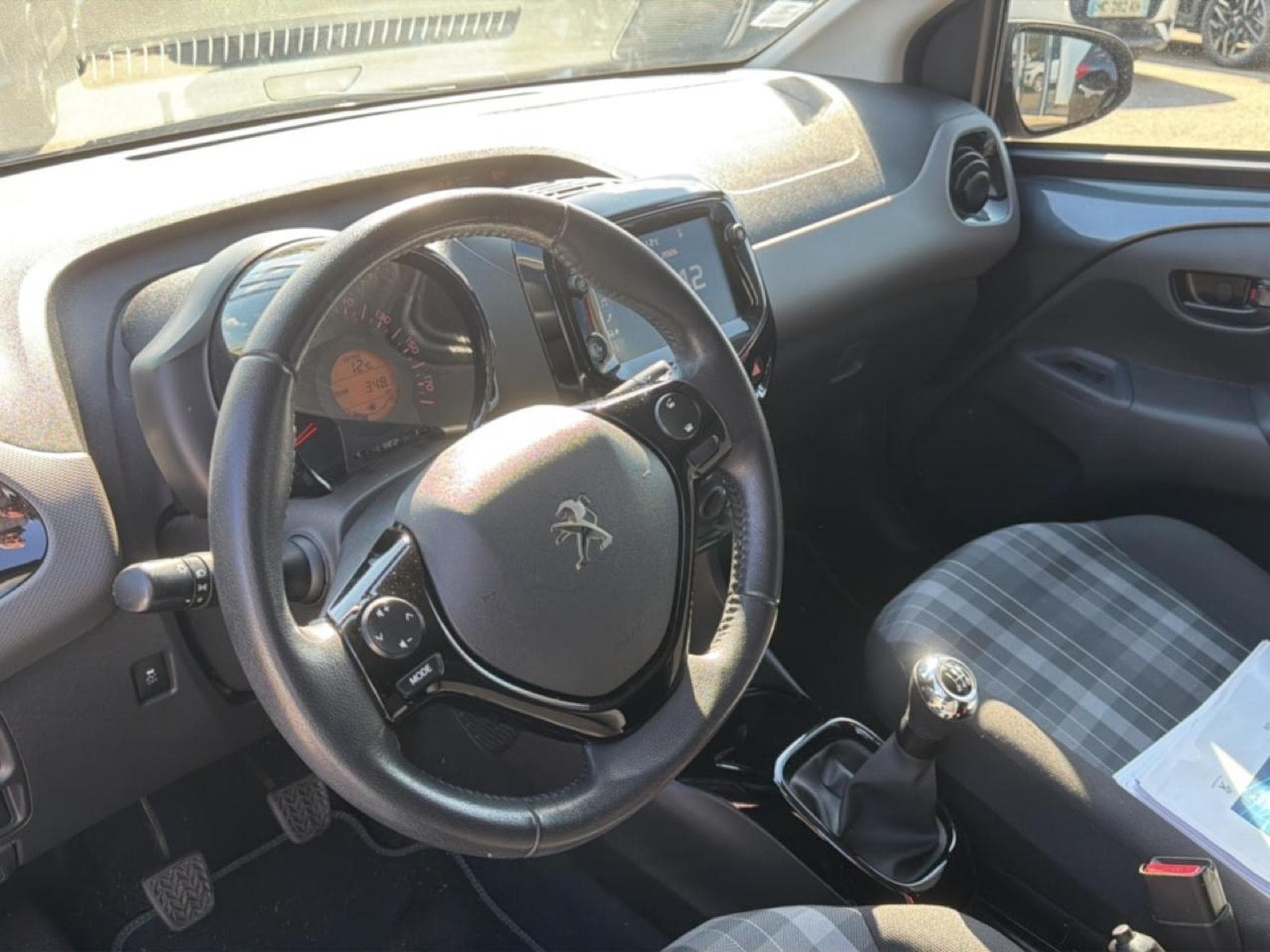 Peugeot 108 VTI 72 STYLE 85G 5P (2020) - Photo 11
