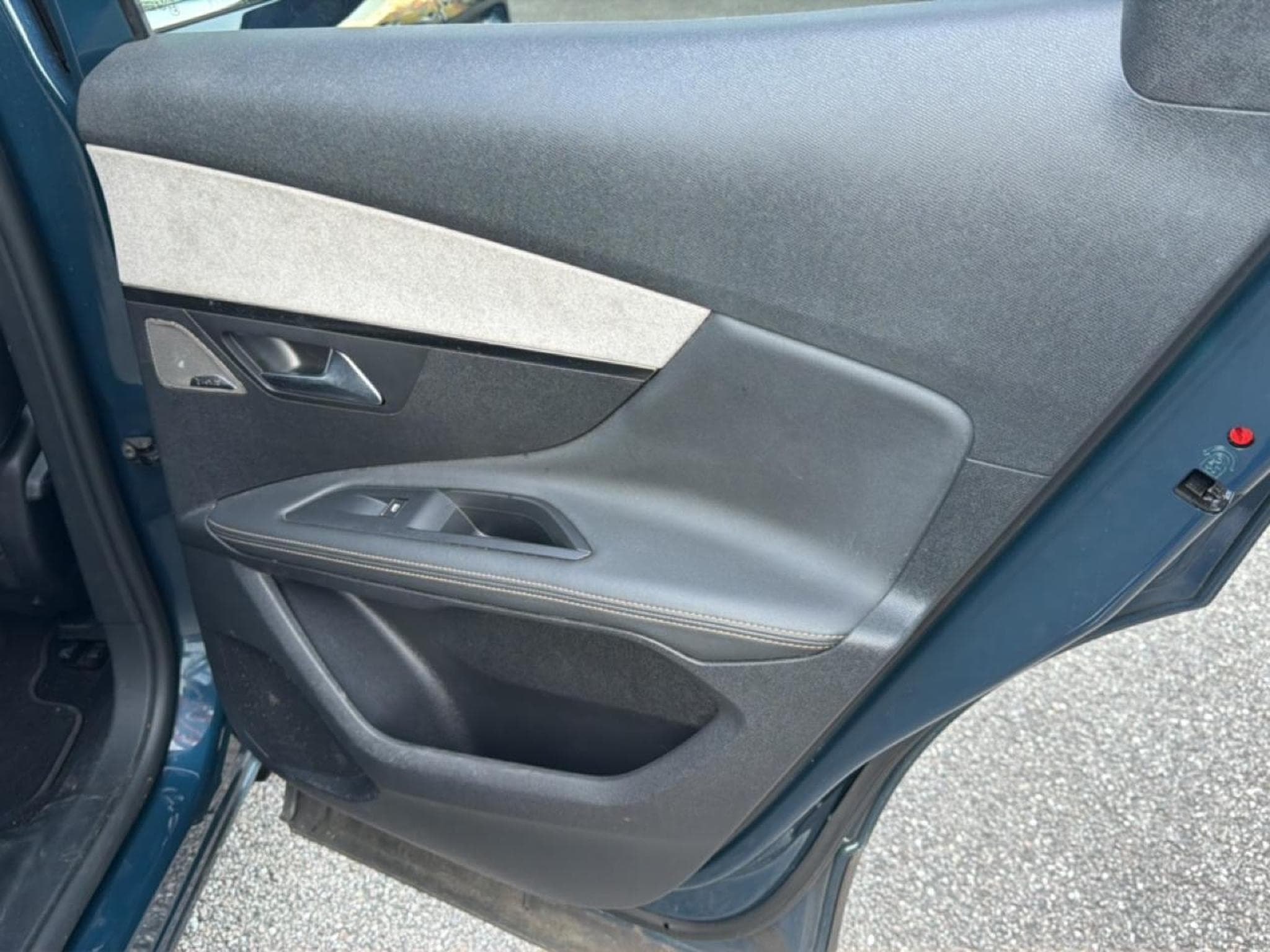 Peugeot 3008 1.5 BLUEHDI 130 GT PACK EAT8 (2021) - Photo 19