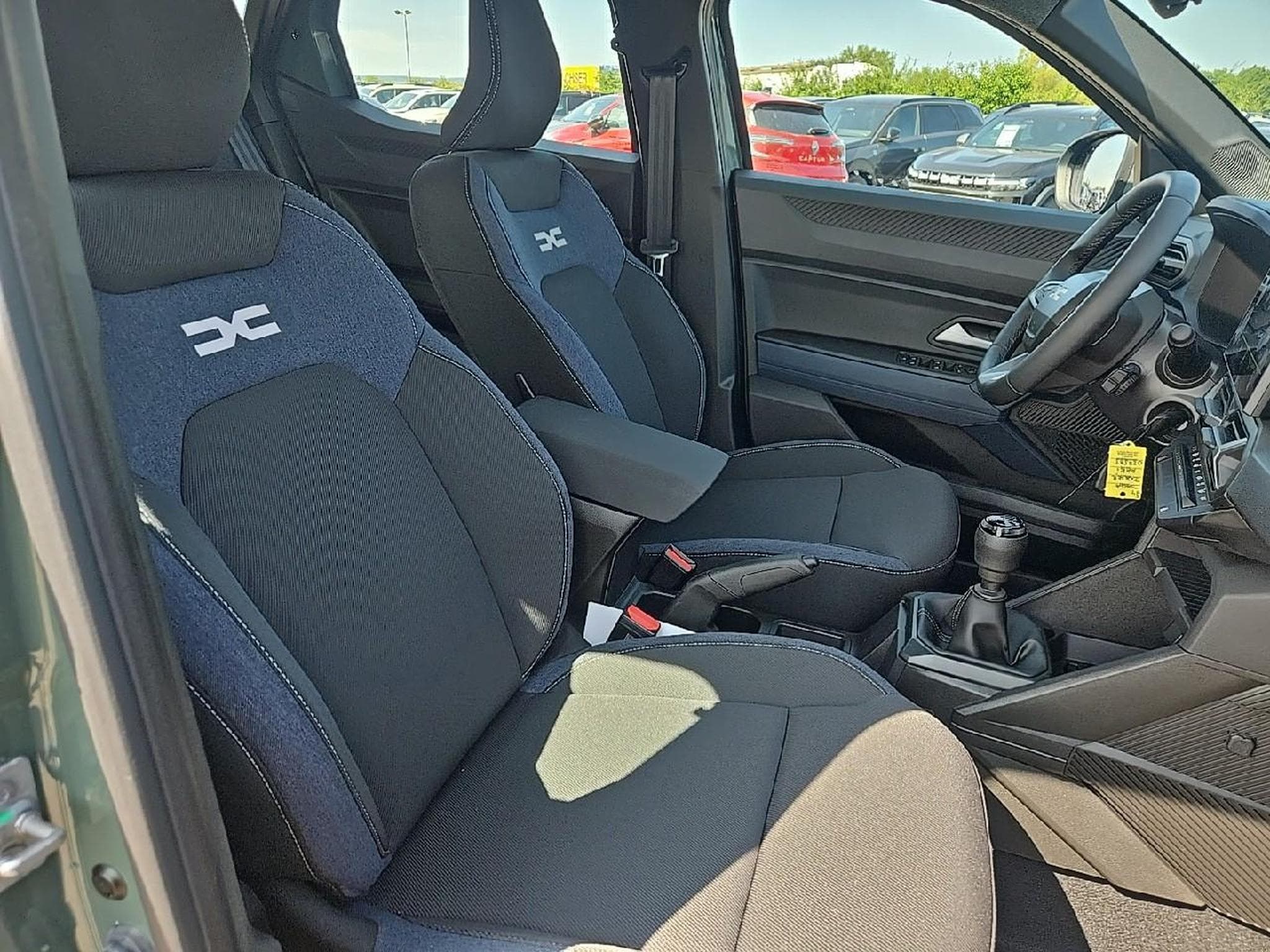 Dacia DUSTER 1.2 TCE 130 EXPRESSION 4X2 (2025) - Foto 12