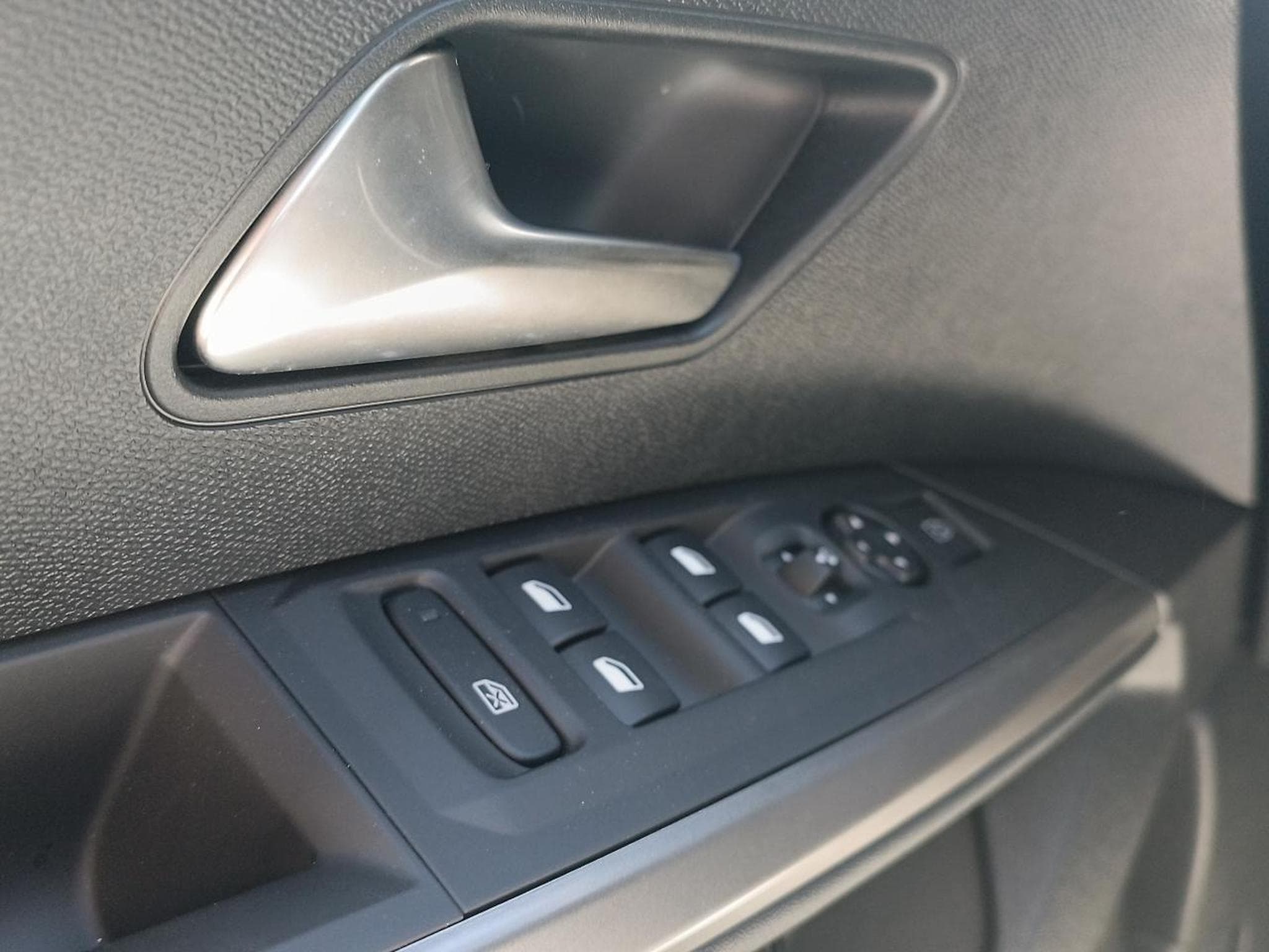Peugeot 5008 HYBRID 145 ALLURE E-DCS6 (2025) - Photo 11