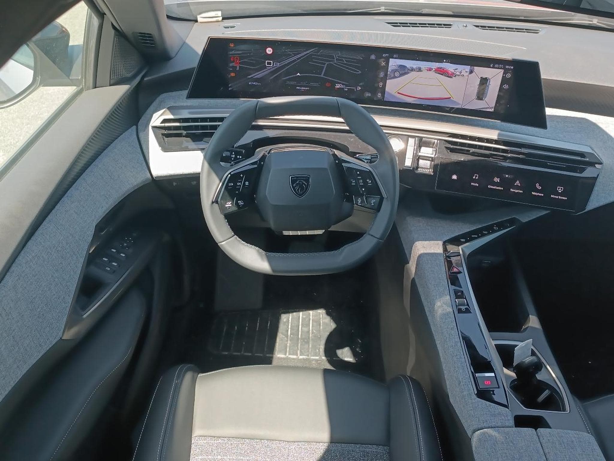 Peugeot 5008 HYBRID 145 ALLURE E-DCS6 (2025) - Photo 13