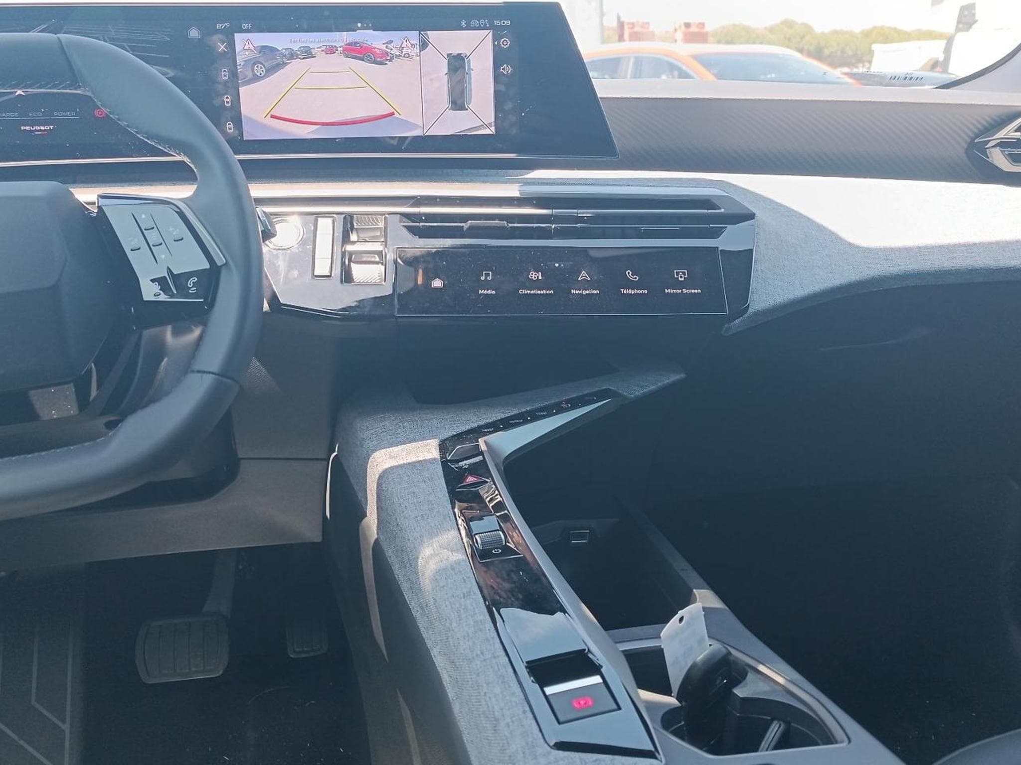 Peugeot 5008 HYBRID 145 ALLURE E-DCS6 (2025) - Photo 18