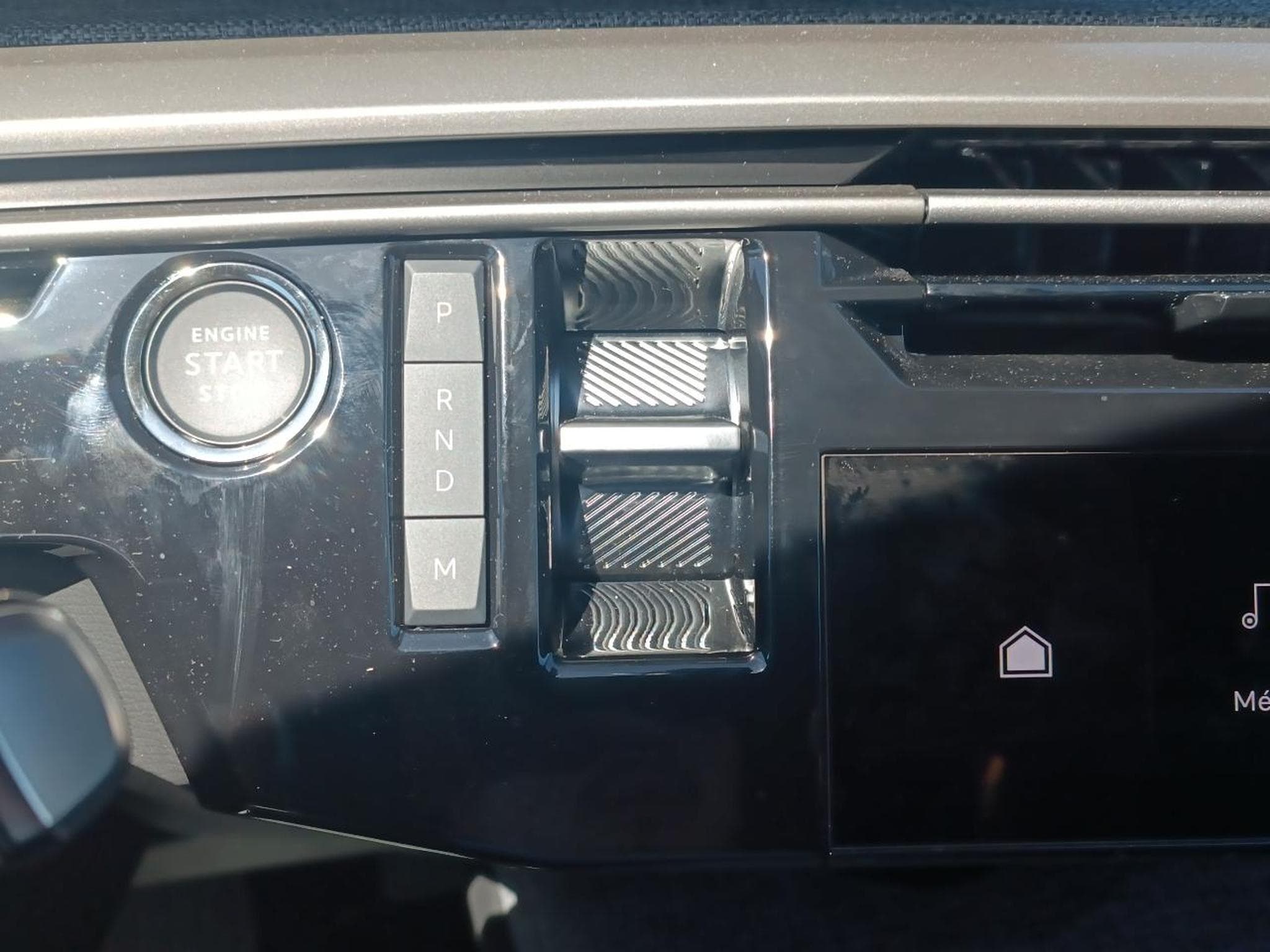 Peugeot 5008 HYBRID 145 ALLURE E-DCS6 (2025) - Photo 20