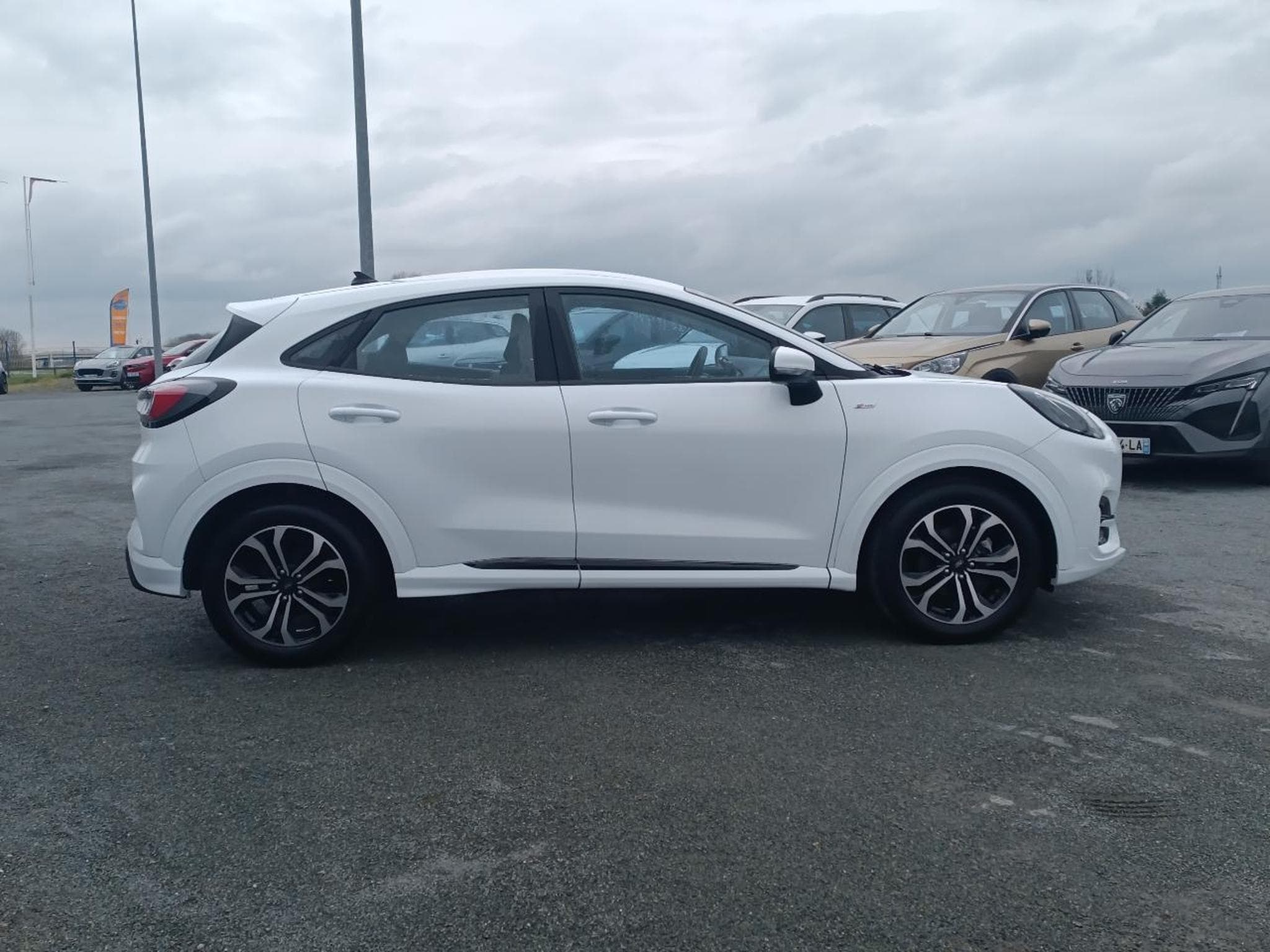 Ford PUMA 1.0 FLEXIFUEL 125 MHEV ST-LINE (2023) - Foto 4
